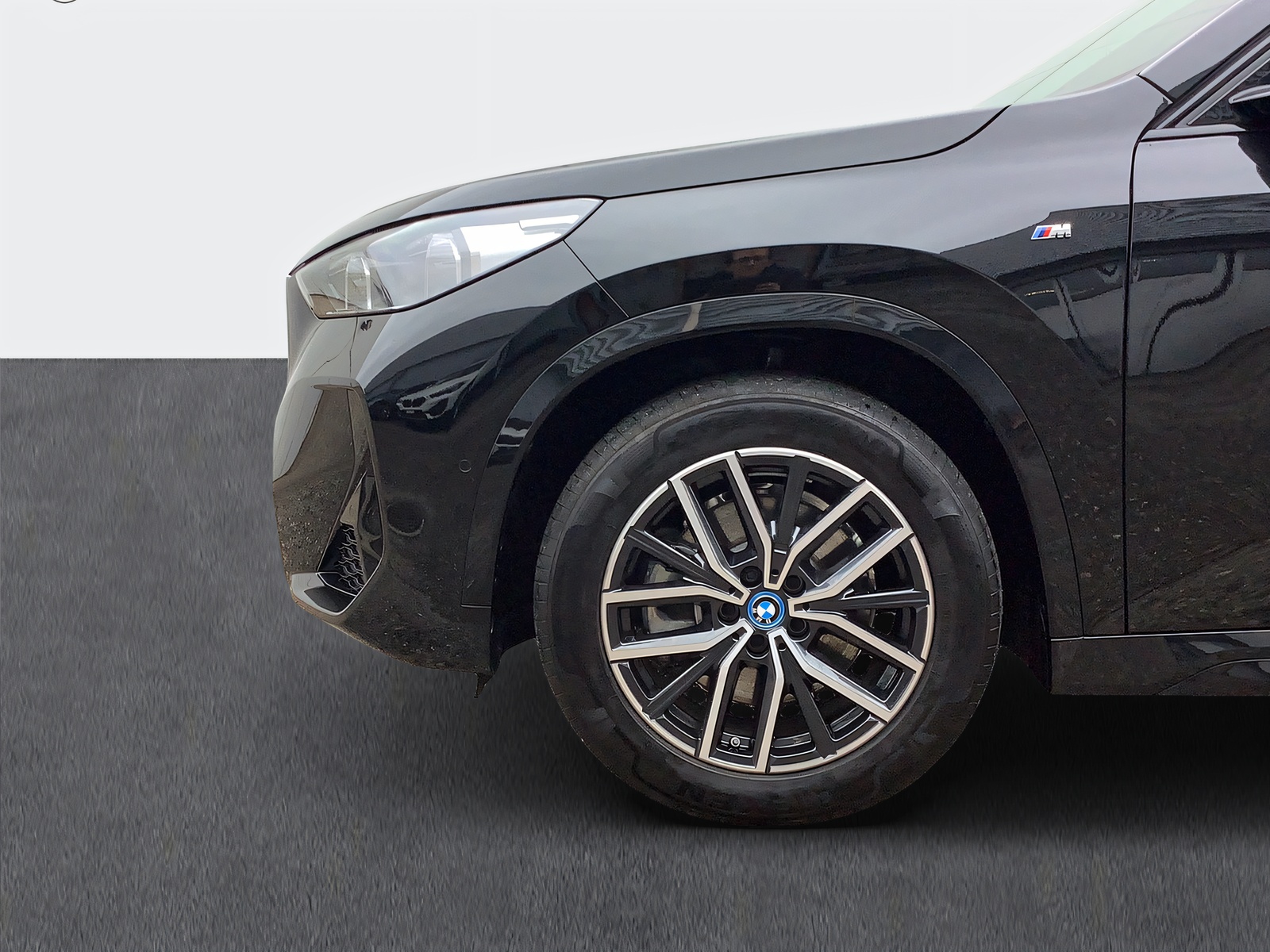 BMW iX1 xDrive 30 M Sport-image-7