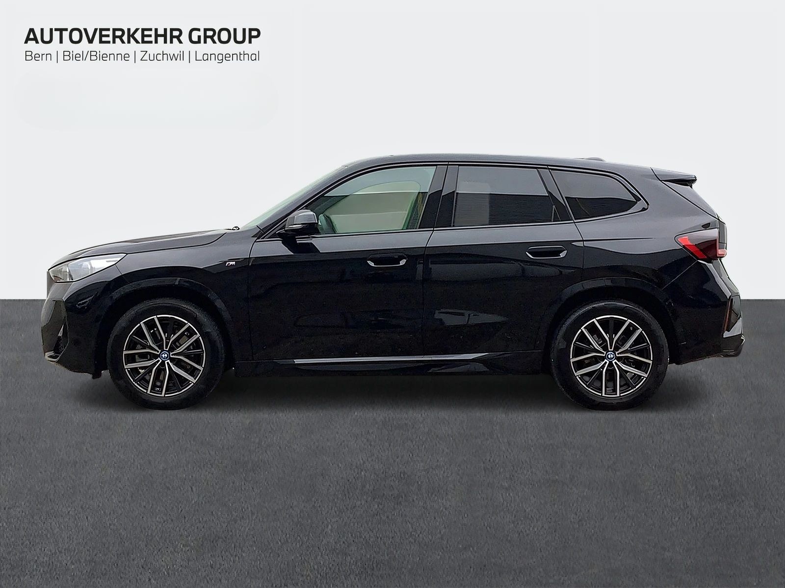 BMW iX1 xDrive 30 M Sport-showroom-element-3