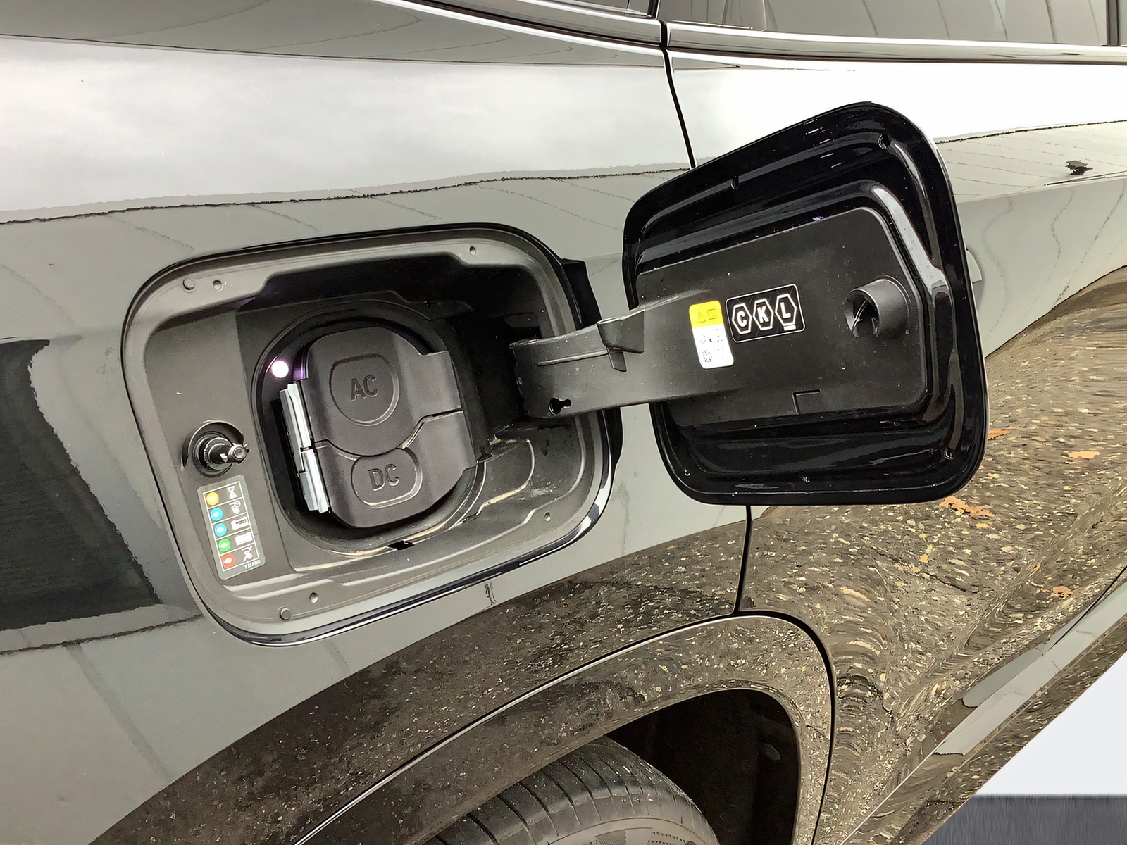 BMW iX1 xDrive 30 M Sport-image-8