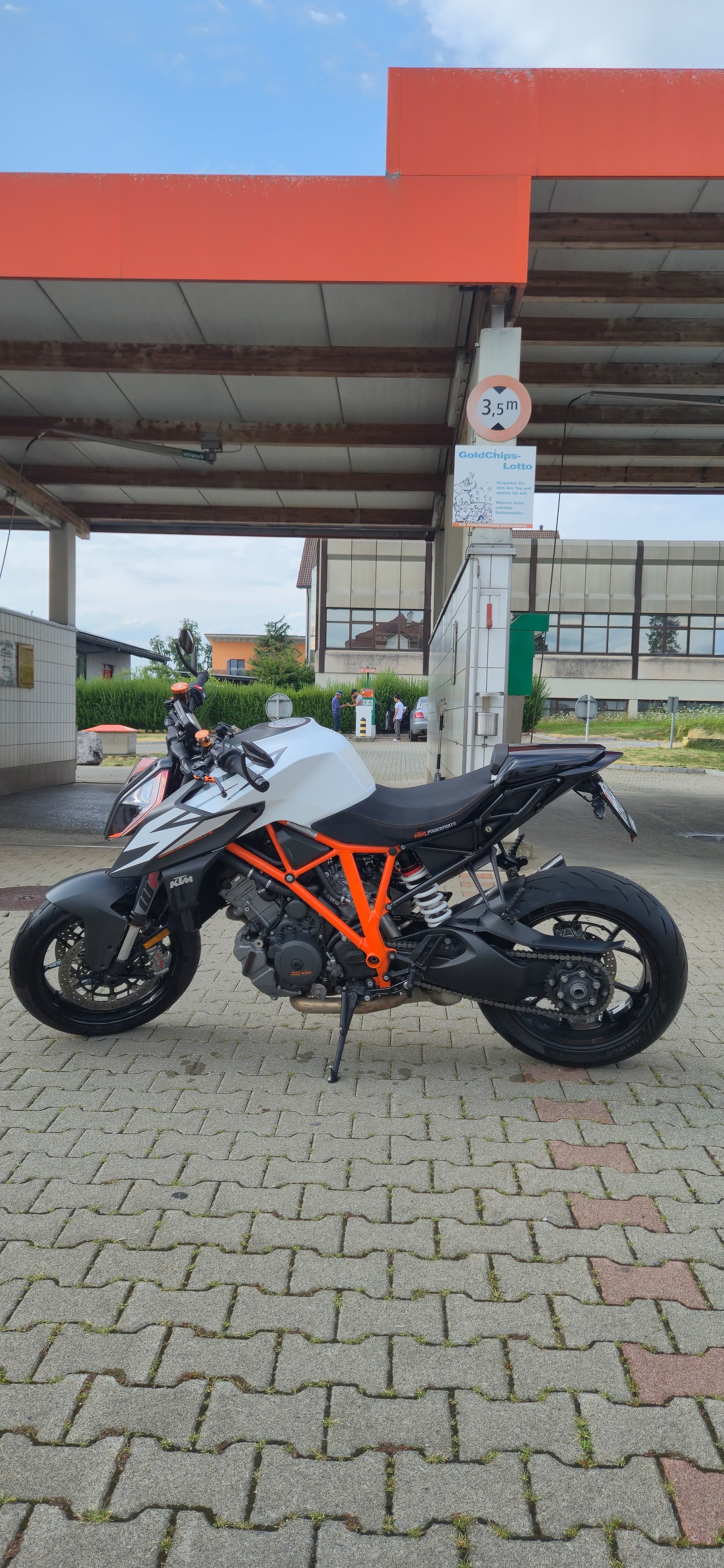 KTM 1290 Super Duke R-image-4