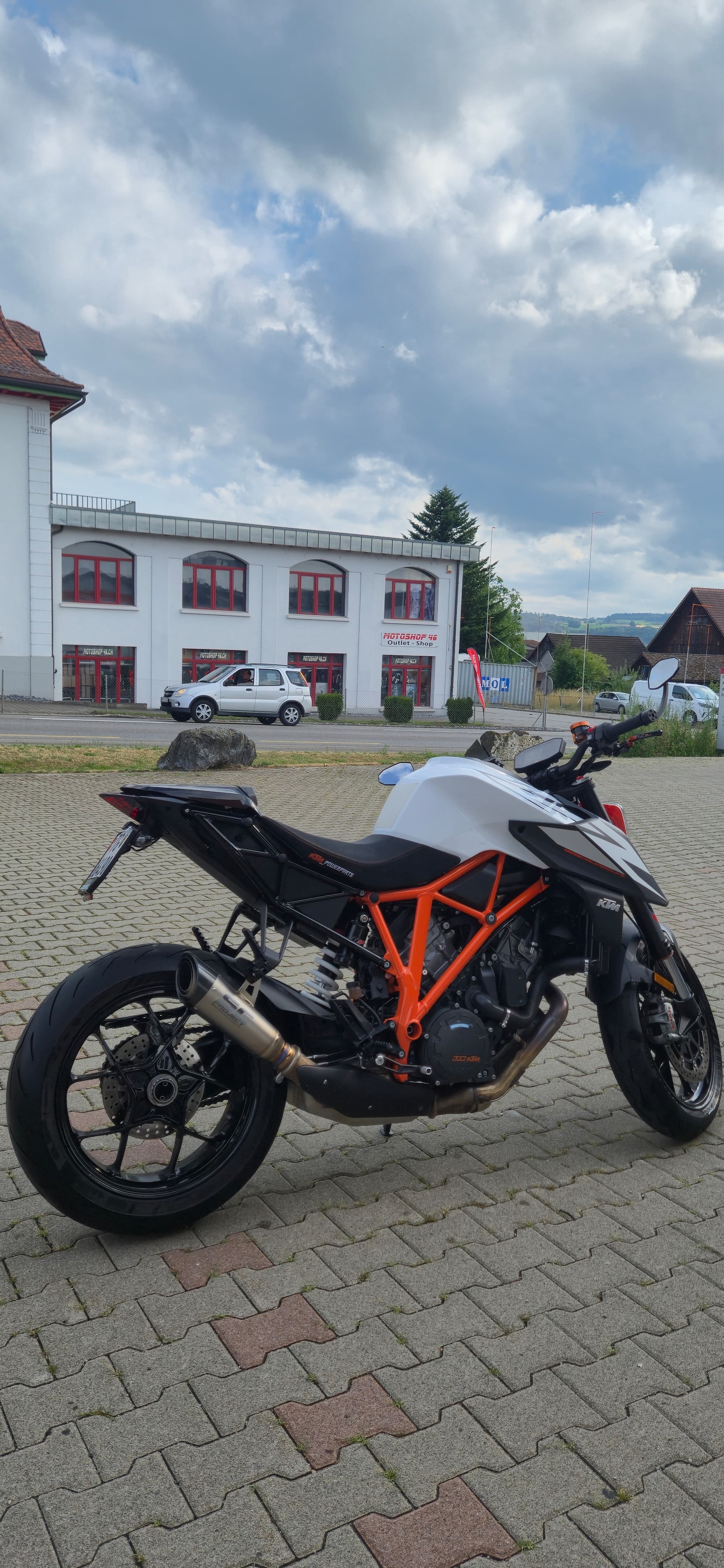 KTM 1290 Super Duke R-image-2