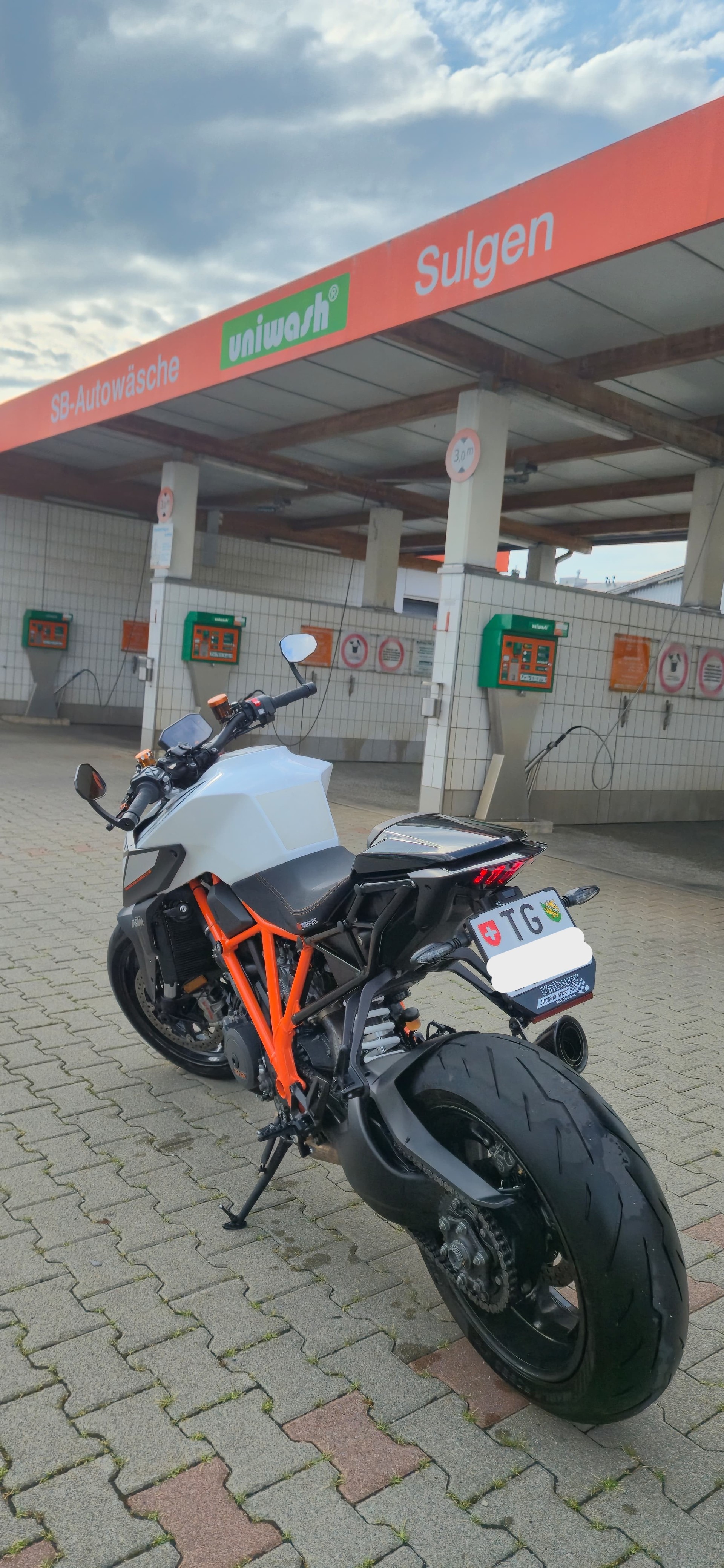 KTM 1290 Super Duke R-image-3