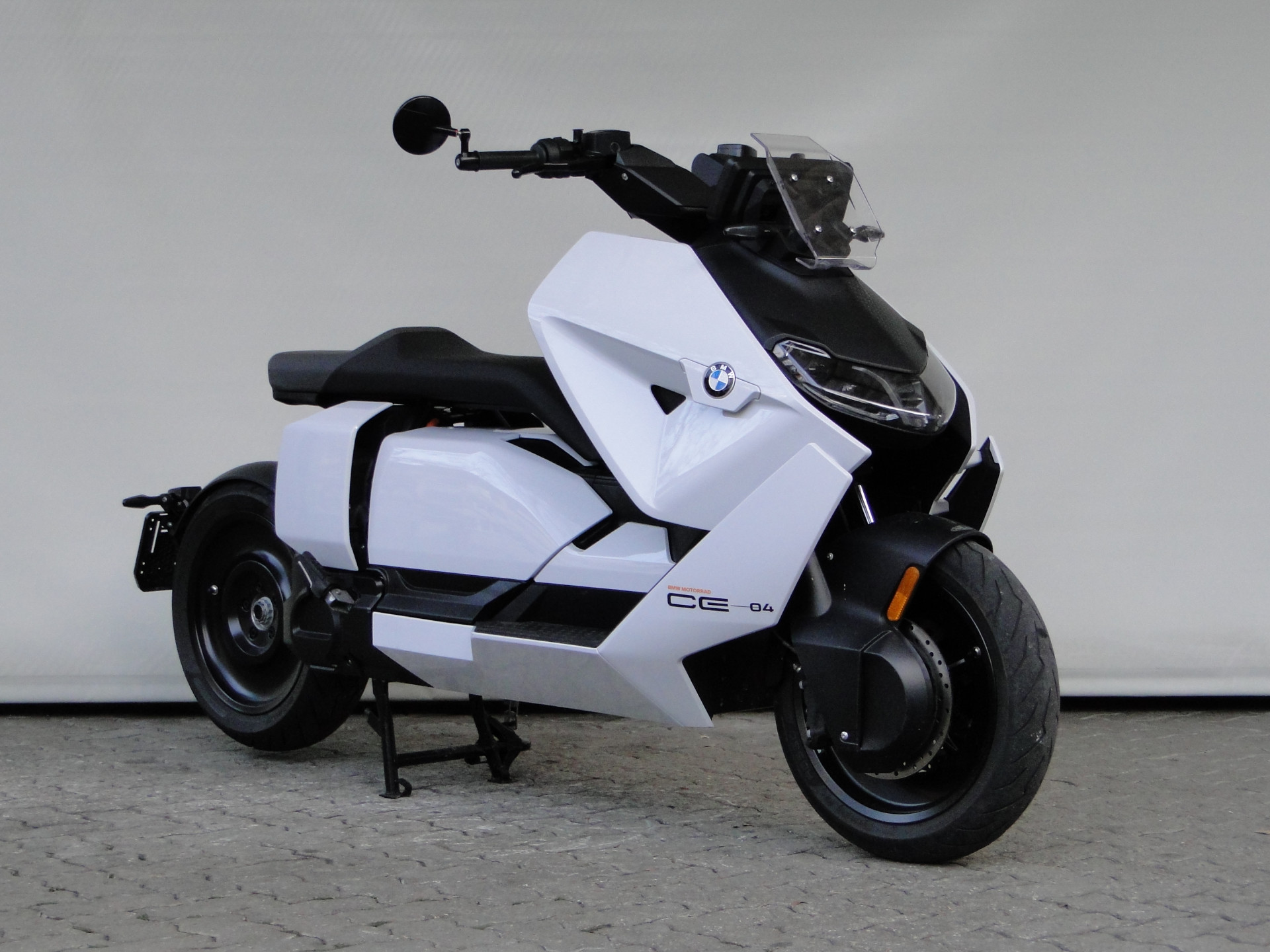 BMW CE 04-image-2