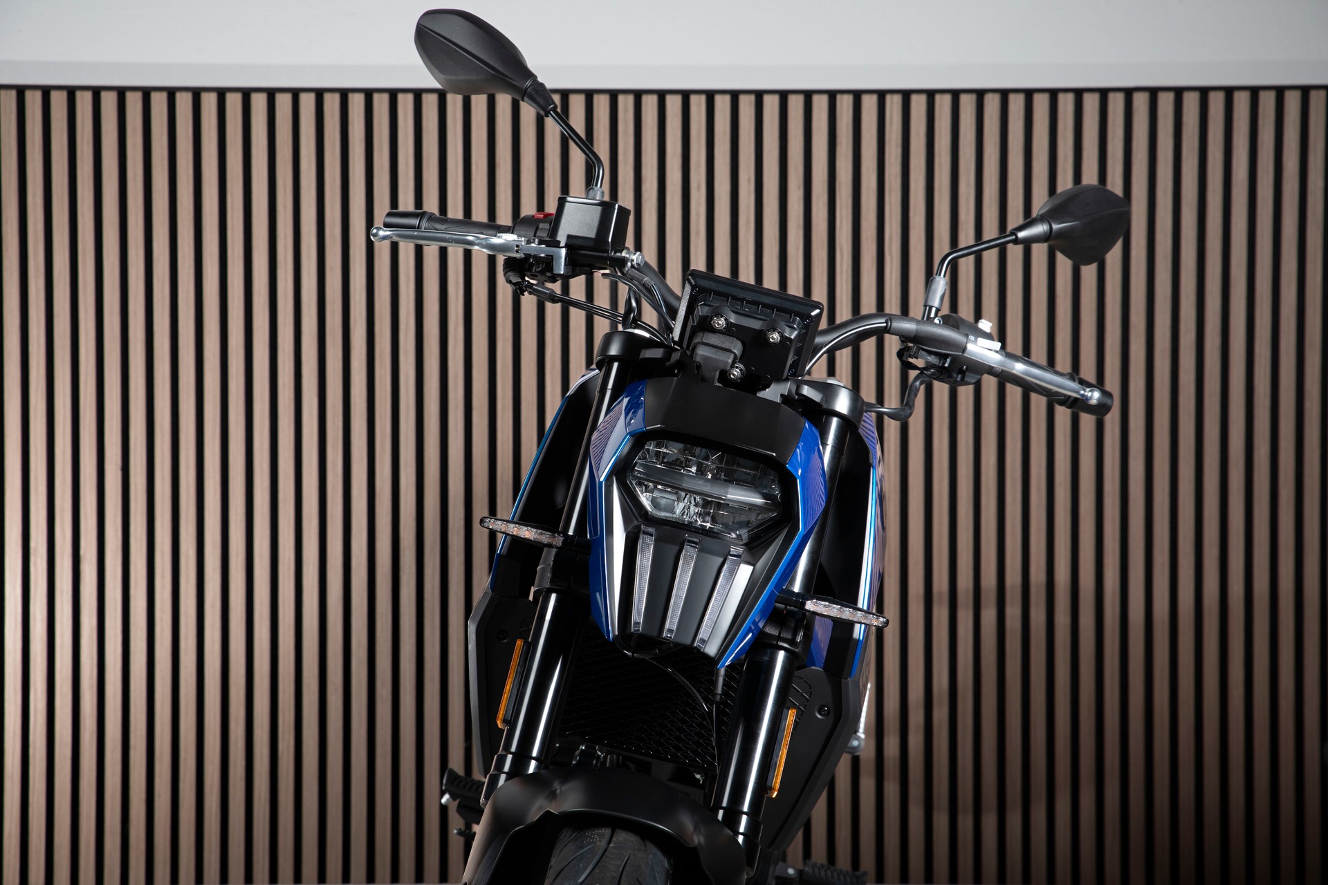 PEUGEOT PM-01-showroom-element-3