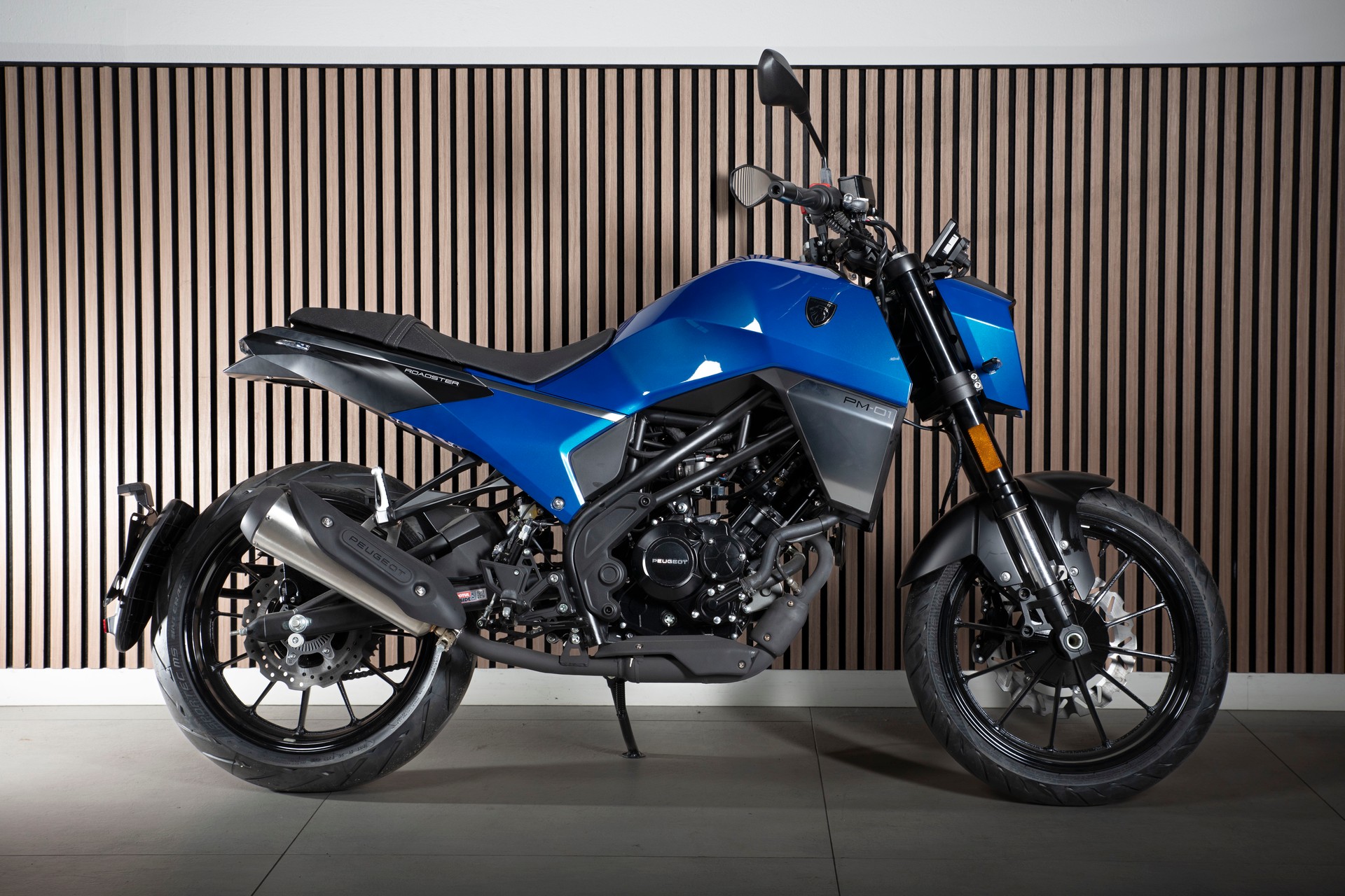 PEUGEOT PM-01-showroom-element-1