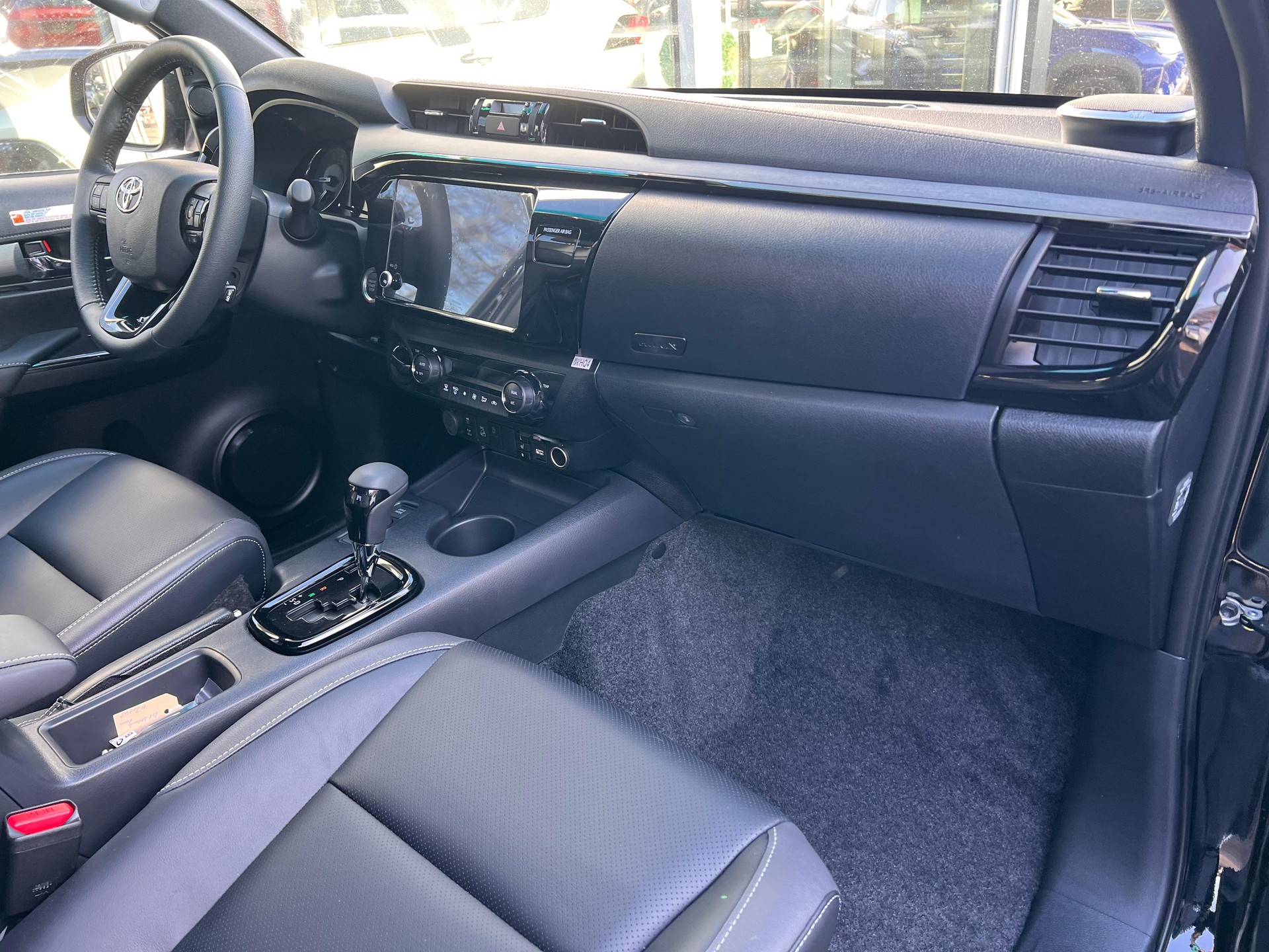 TOYOTA Hilux Double Cab.-Pick-up 2.8 D-4D MHEV 204 Invincible-image-13