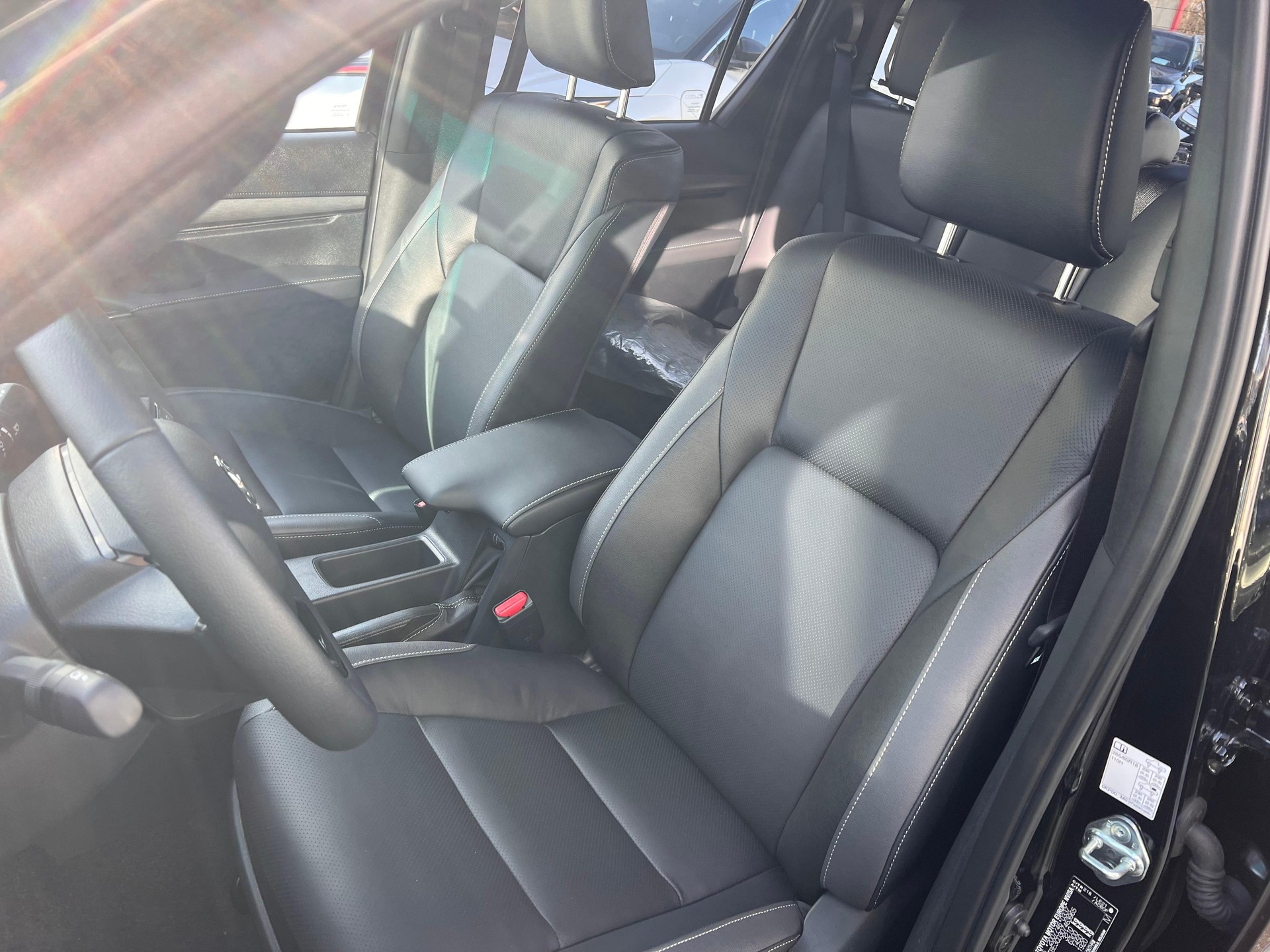 TOYOTA Hilux Double Cab.-Pick-up 2.8 D-4D MHEV 204 Invincible-image-9