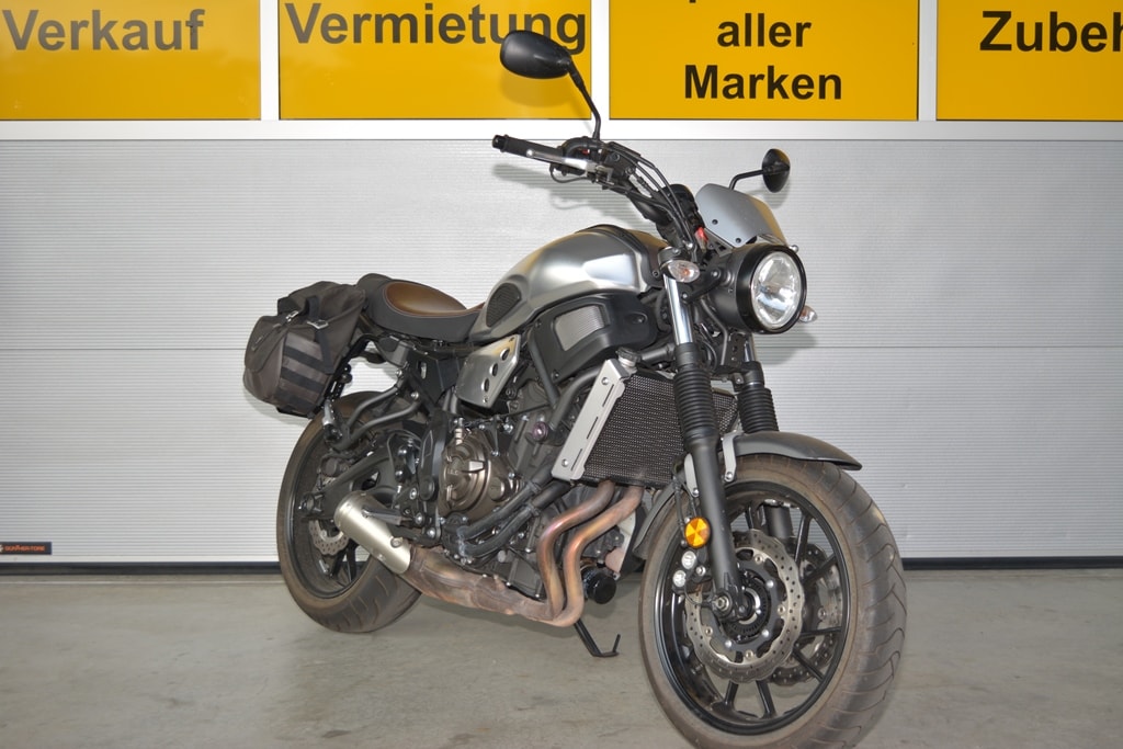 YAMAHA XSR 700-image-1
