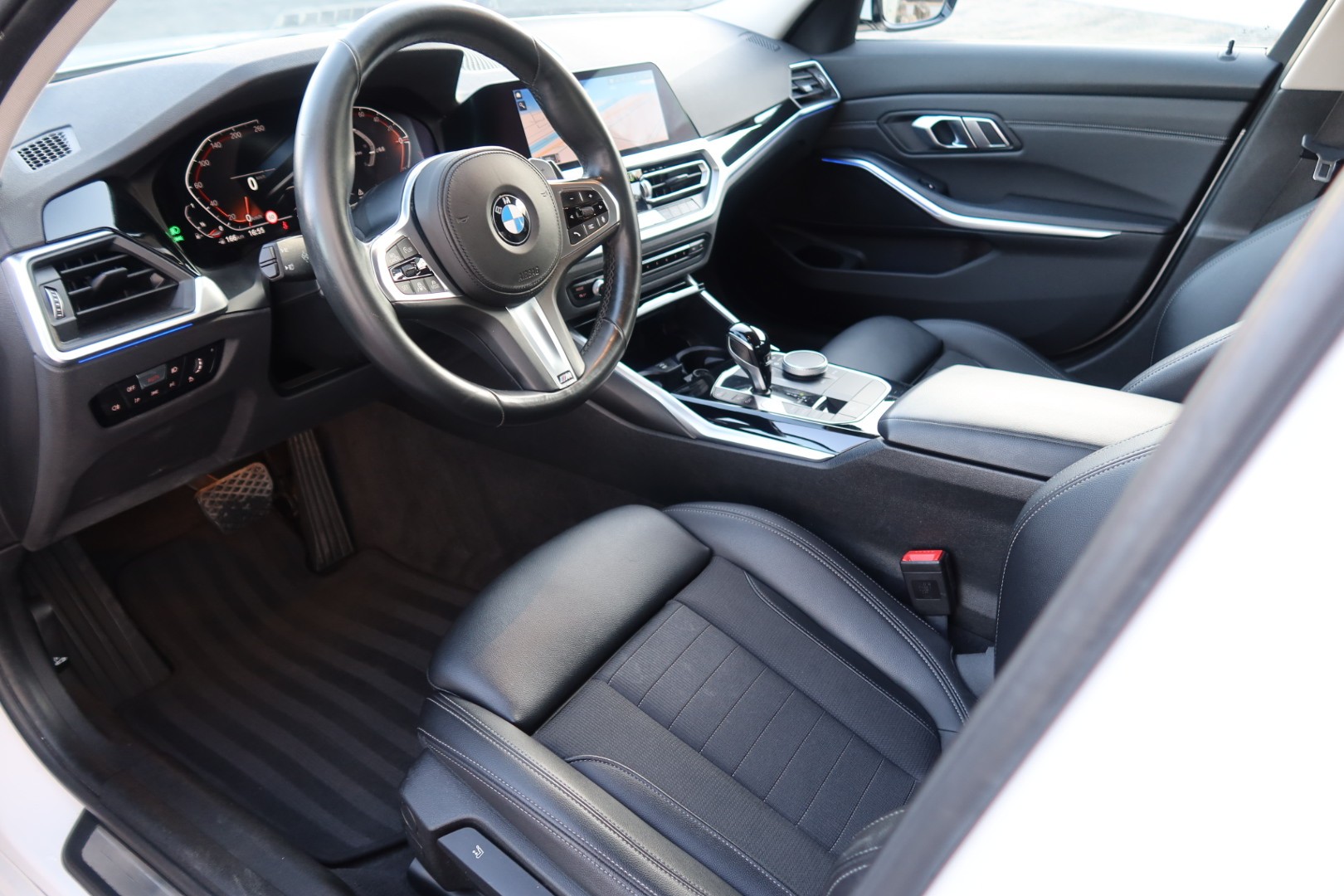 BMW 318i Steptronic M Sport-image-9