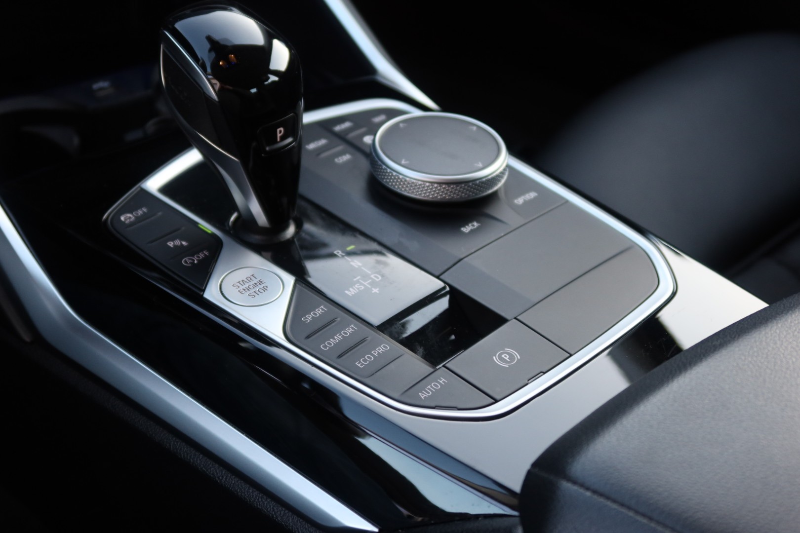 BMW 318i Steptronic M Sport-image-13