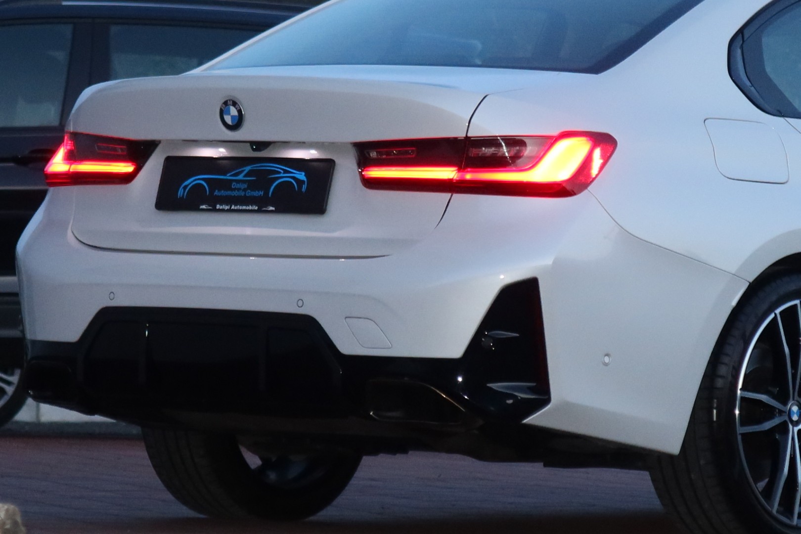 BMW 318i Steptronic M Sport-image-14