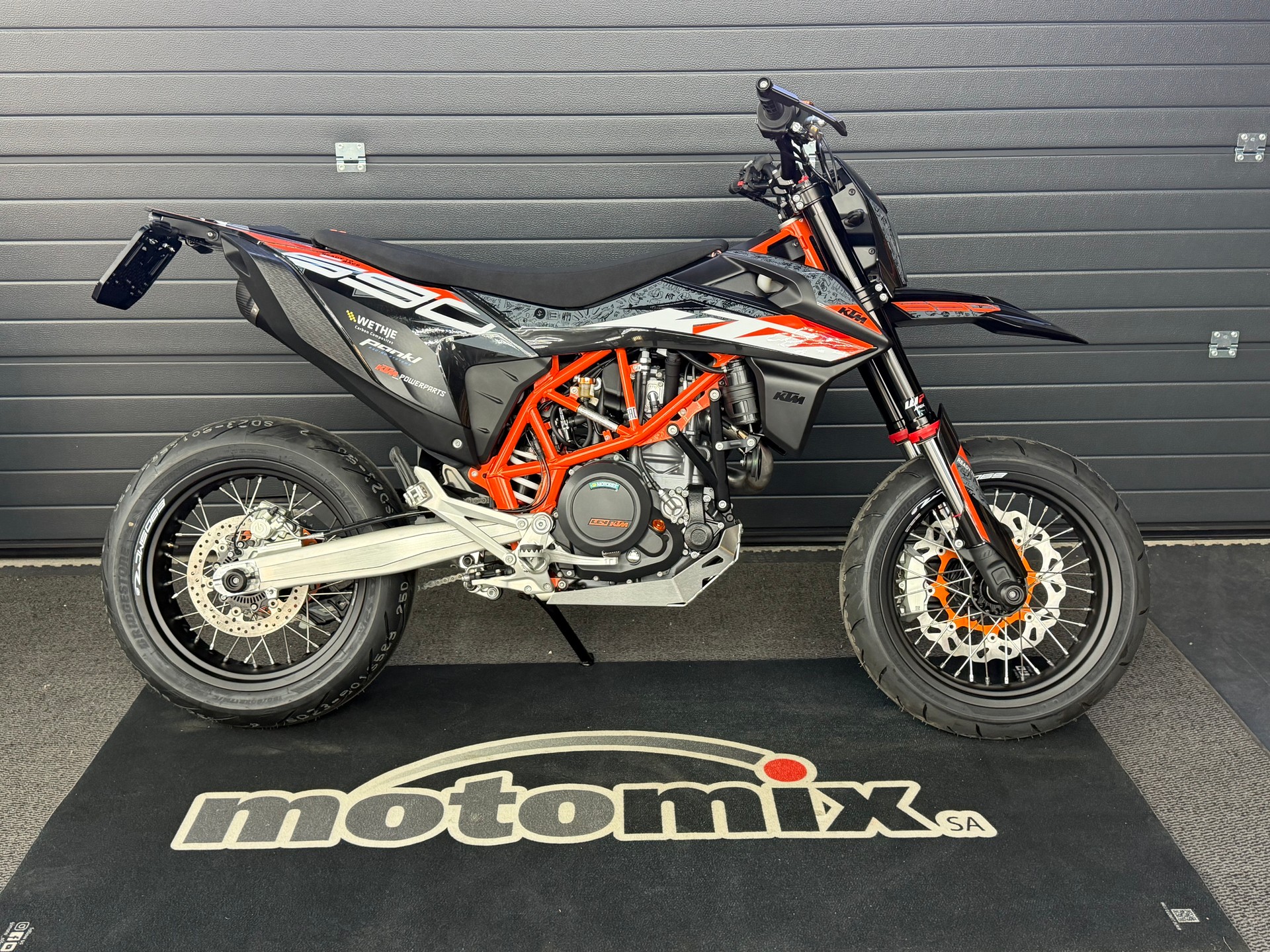 KTM 690 SMC R-image-2