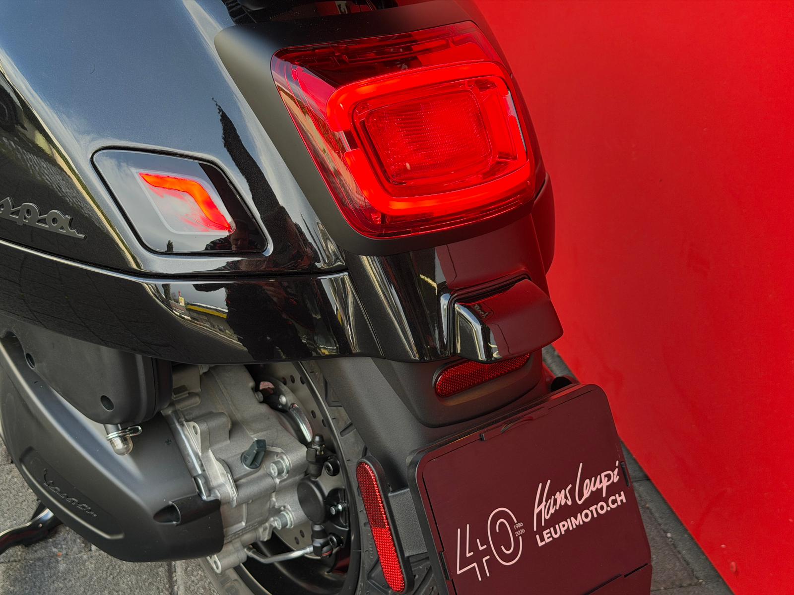 PIAGGIO Vespa GTV 300 Black Edition-image-10