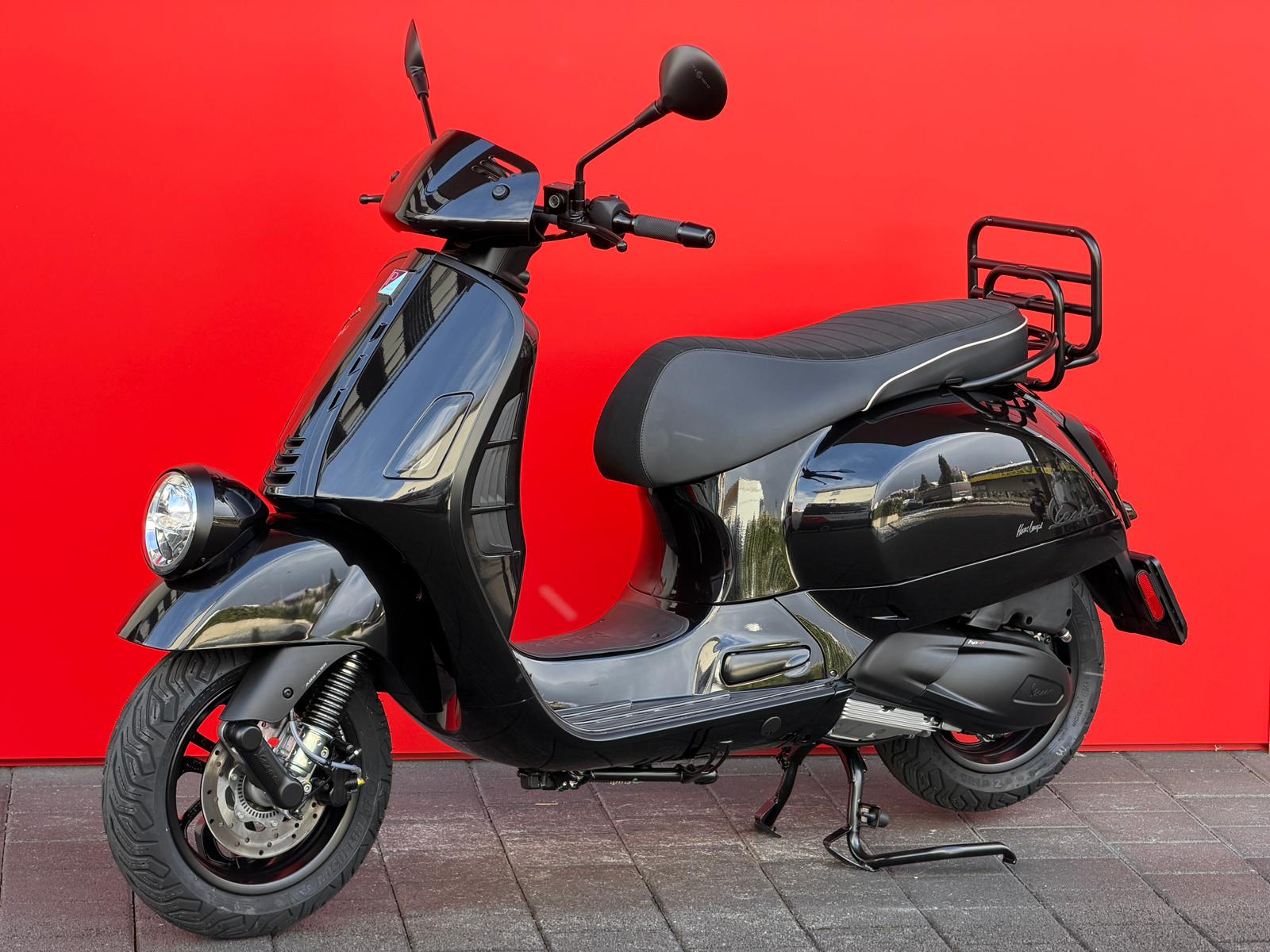 PIAGGIO Vespa GTV 300 Black Edition-image-3
