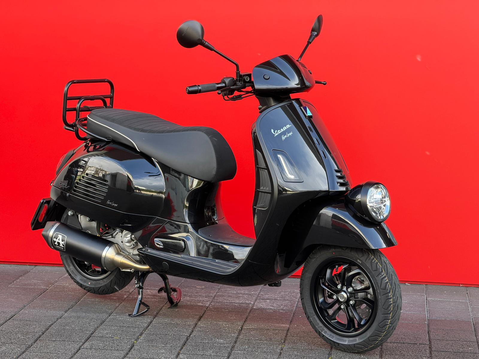 PIAGGIO Vespa GTV 300 Black Edition-image-1