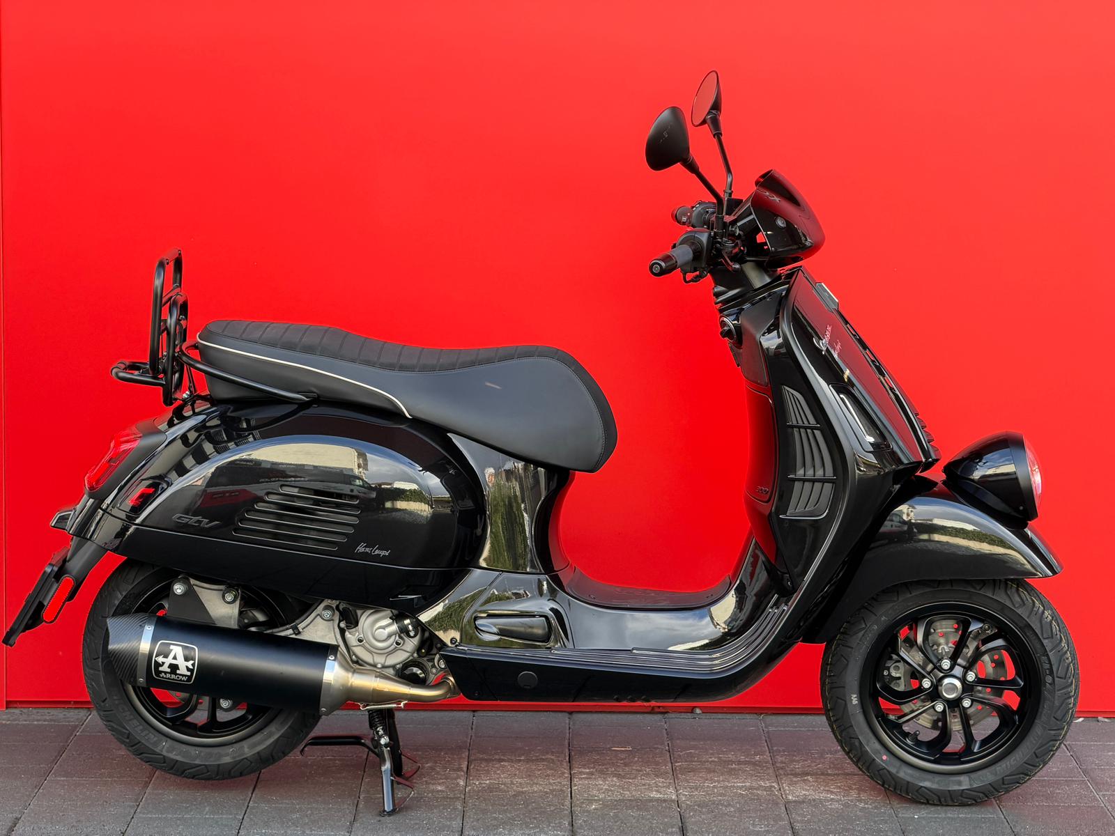 PIAGGIO Vespa GTV 300 Black Edition-image-0
