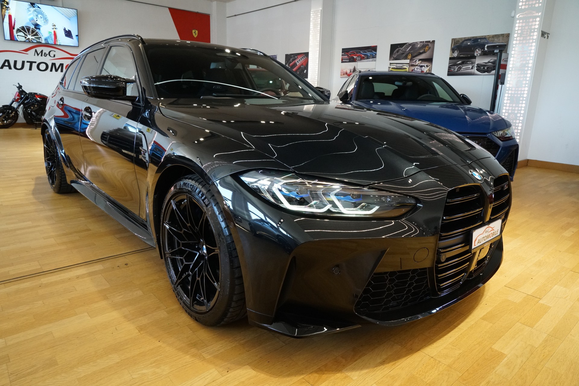 BMW M3 Touring xDrive Competition M-showroom-element-2