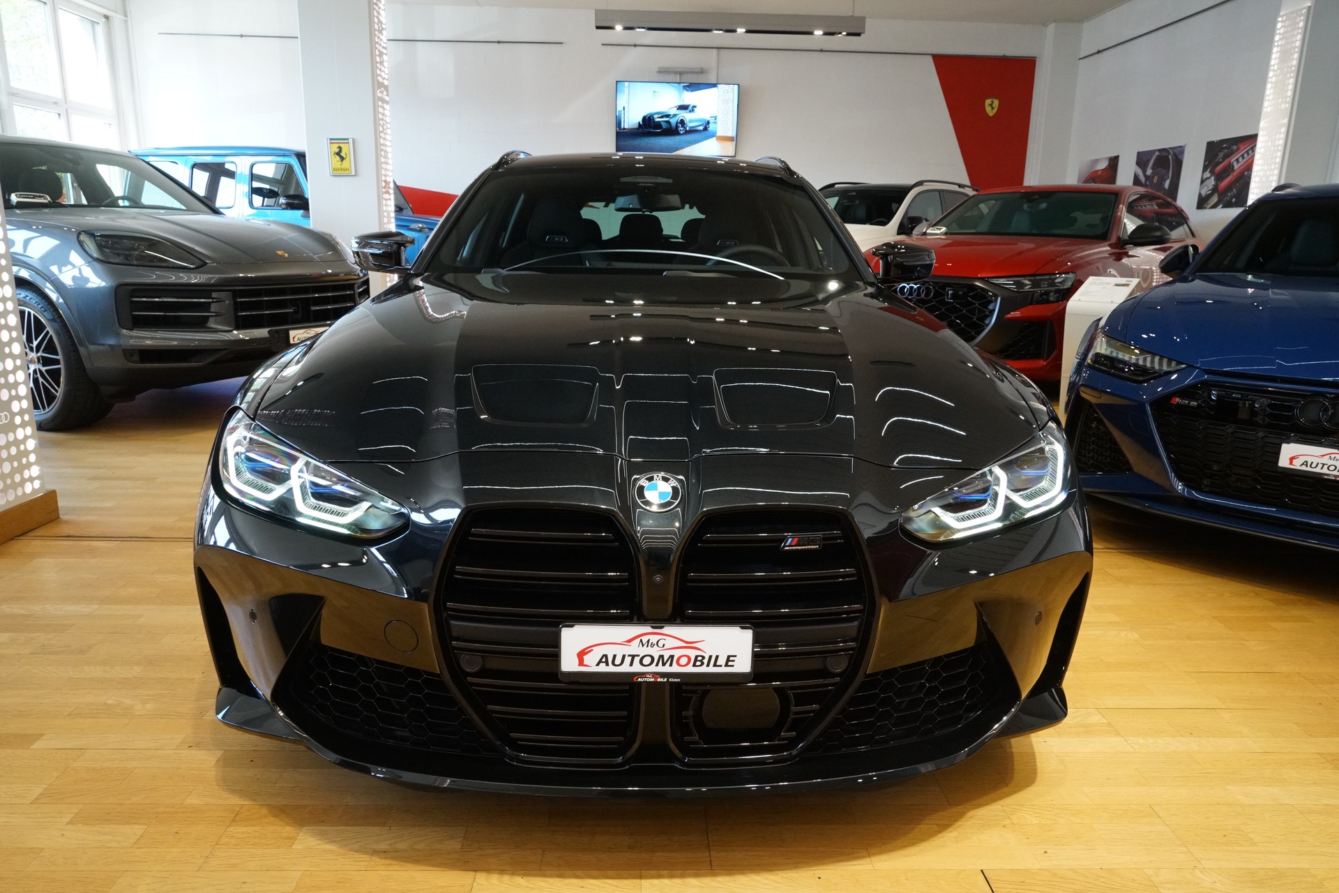 BMW M3 Touring xDrive Competition M-showroom-element-1