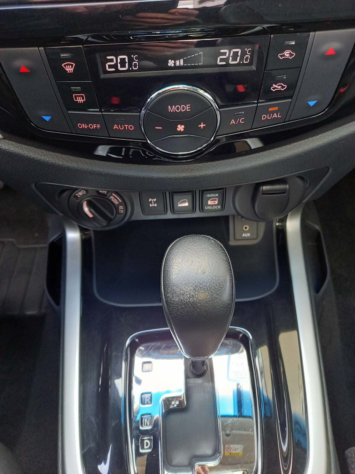 NISSAN Navara Double Cab Tekna 2.3 dCi 4WD Automatic-image-9