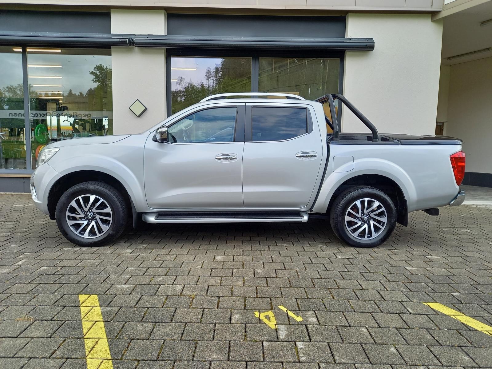 NISSAN Navara Double Cab Tekna 2.3 dCi 4WD Automatic-showroom-element-2