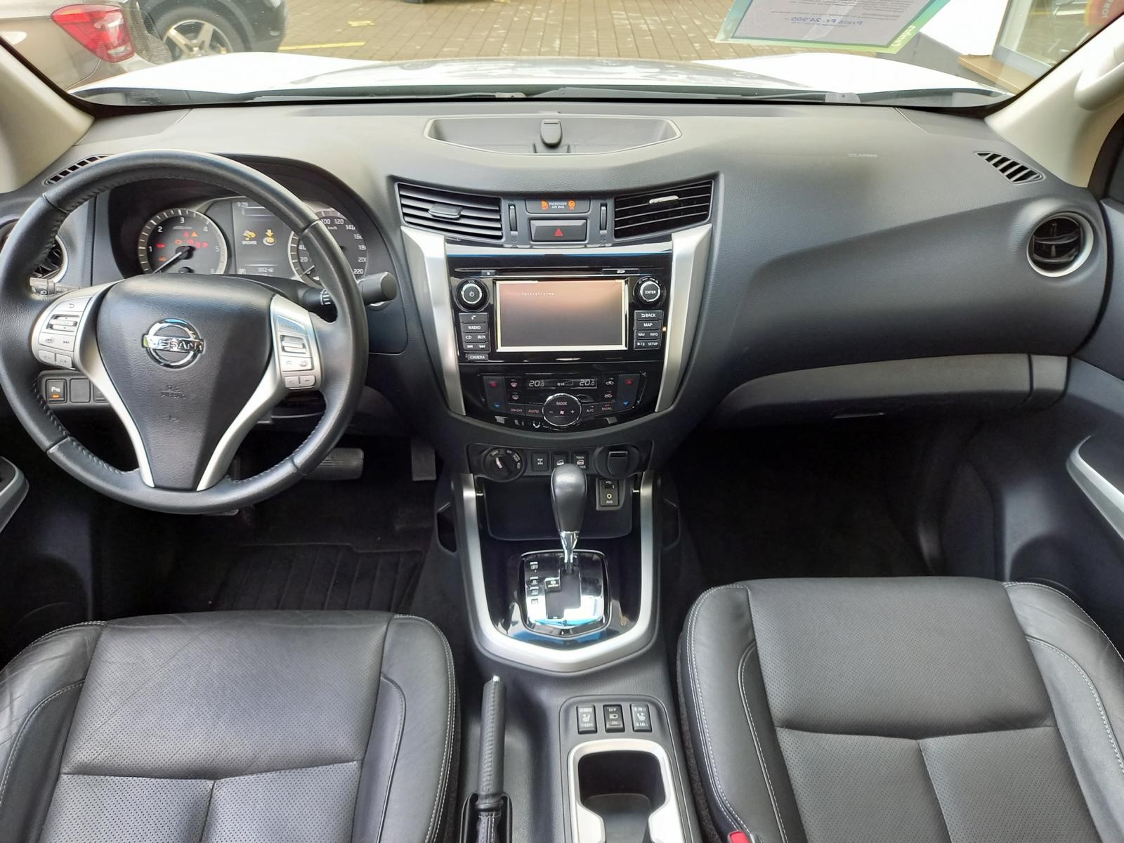 NISSAN Navara Double Cab Tekna 2.3 dCi 4WD Automatic-image-6