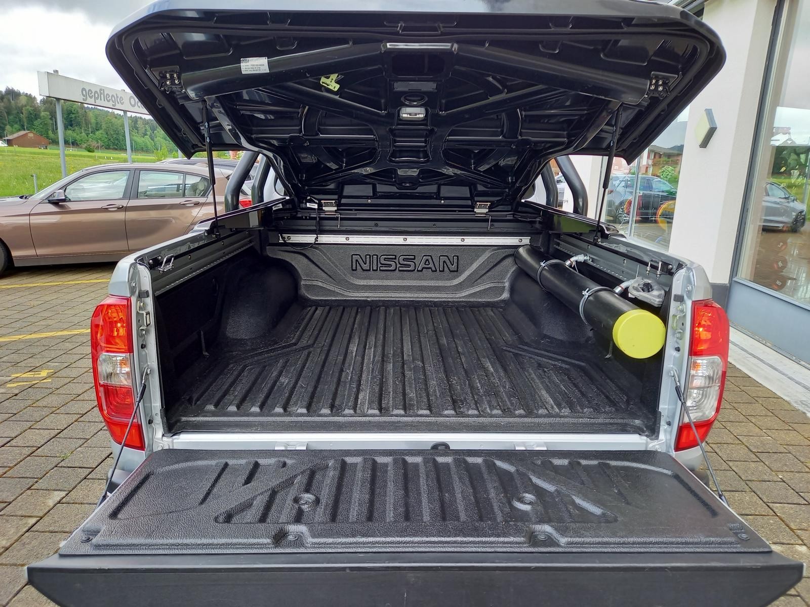 NISSAN Navara Double Cab Tekna 2.3 dCi 4WD Automatic-image-5