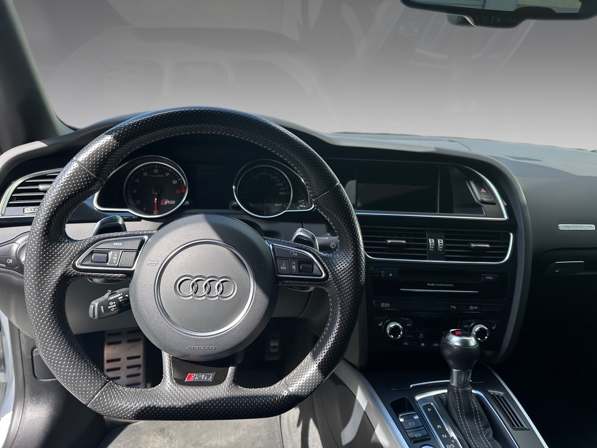 AUDI RS5 Cabrio 4.2 FSI quattro S-tronic-image-12