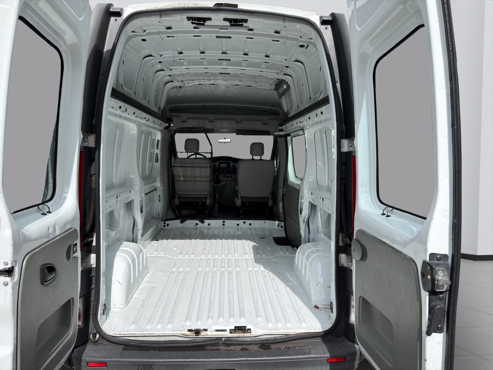 RENAULT Trafic 2.0 dCi 115 2.9t L2H2-image-16