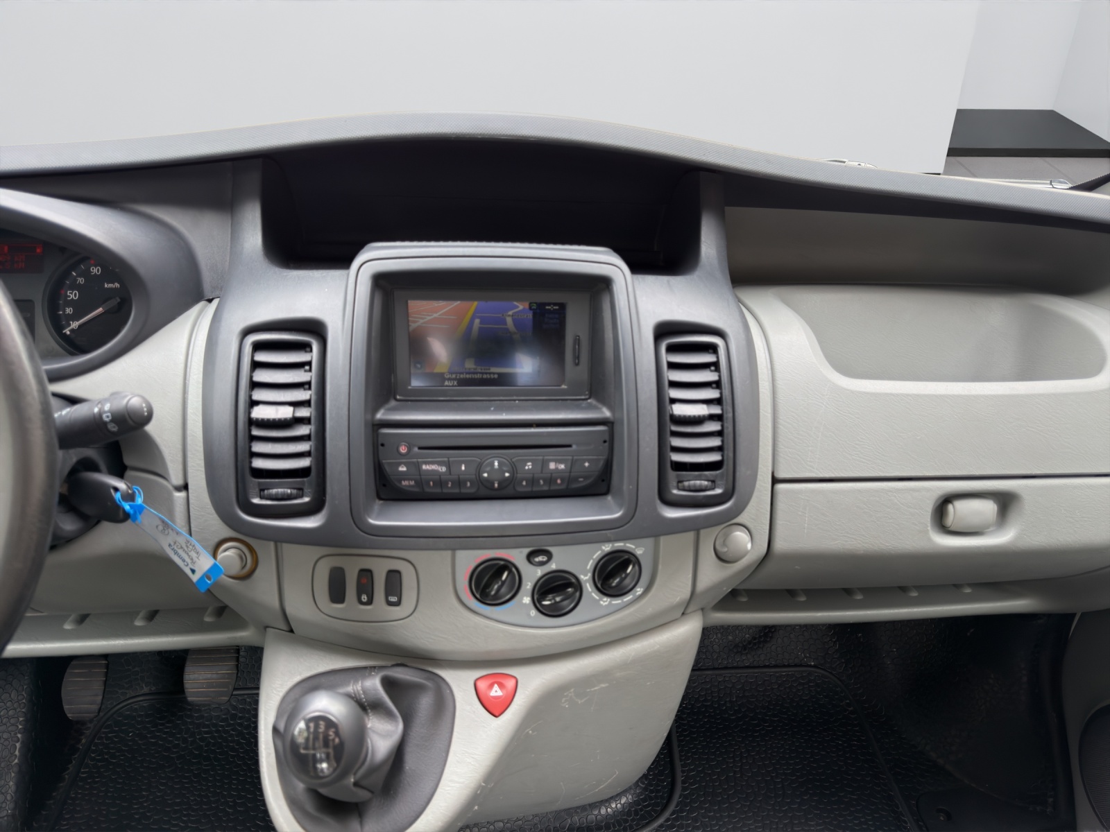RENAULT Trafic 2.0 dCi 115 2.9t L2H2-image-10
