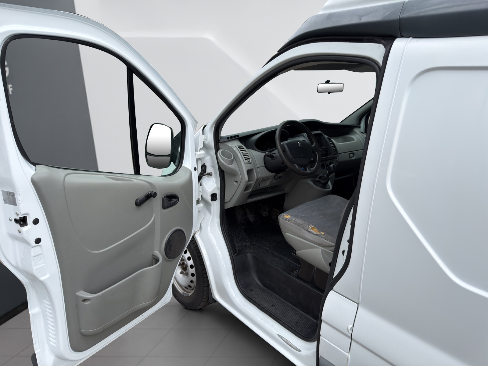 RENAULT Trafic 2.0 dCi 115 2.9t L2H2-image-18