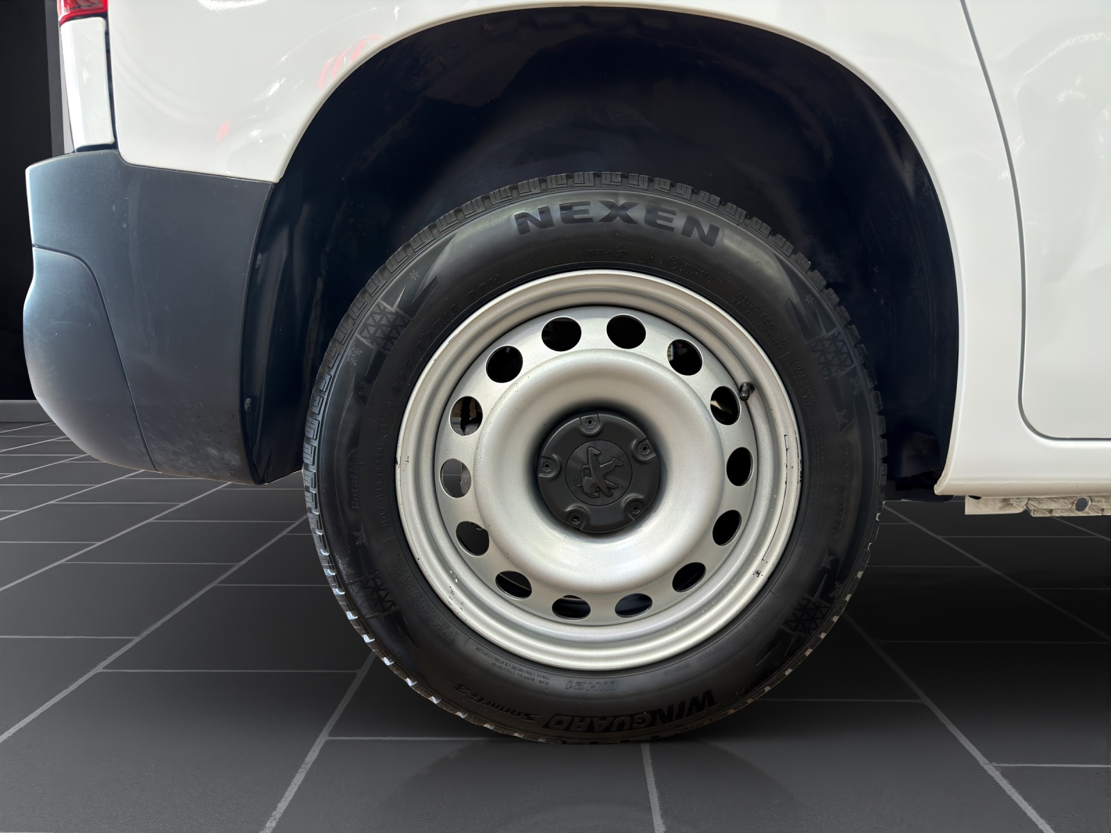 PEUGEOT Partner 1.5HDi s/sPr.EAT8-image-9