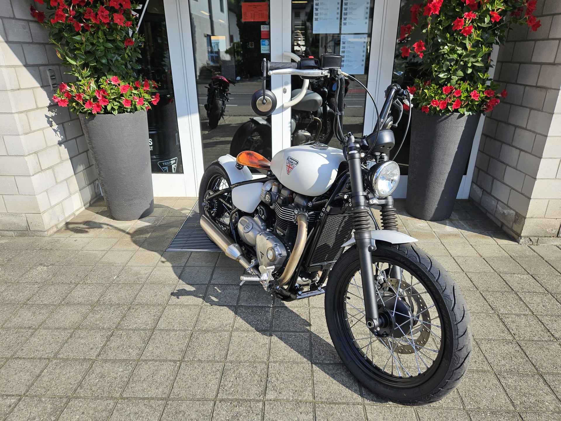 TRIUMPH Bonneville 1200 Bobber ABS-image-2
