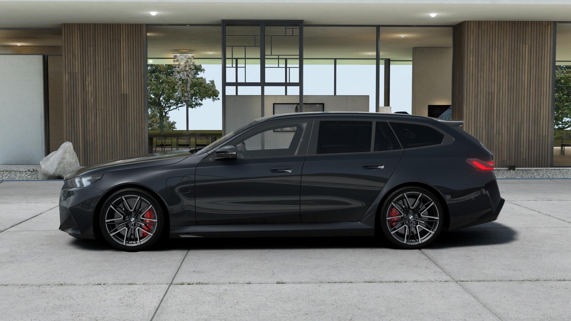 BMW M5 xDrive Touring-showroom-element-1