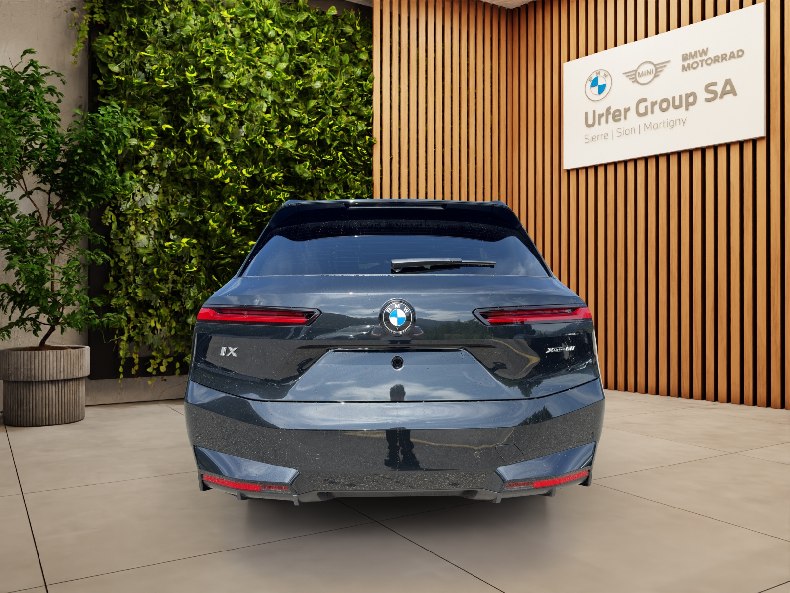 BMW iX xDrive60-showroom-element-3