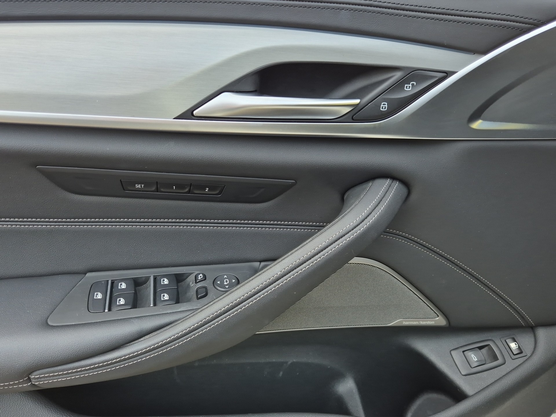 BMW 545e xDrive Pure M Sport Steptronic-image-14