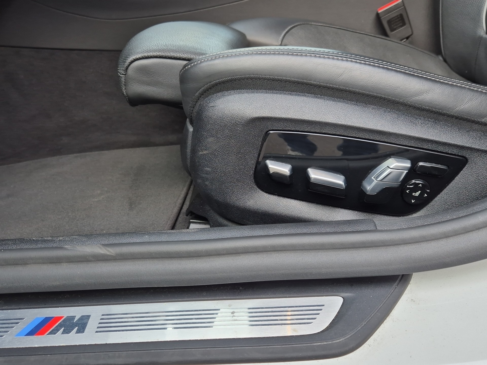 BMW 545e xDrive Pure M Sport Steptronic-image-9