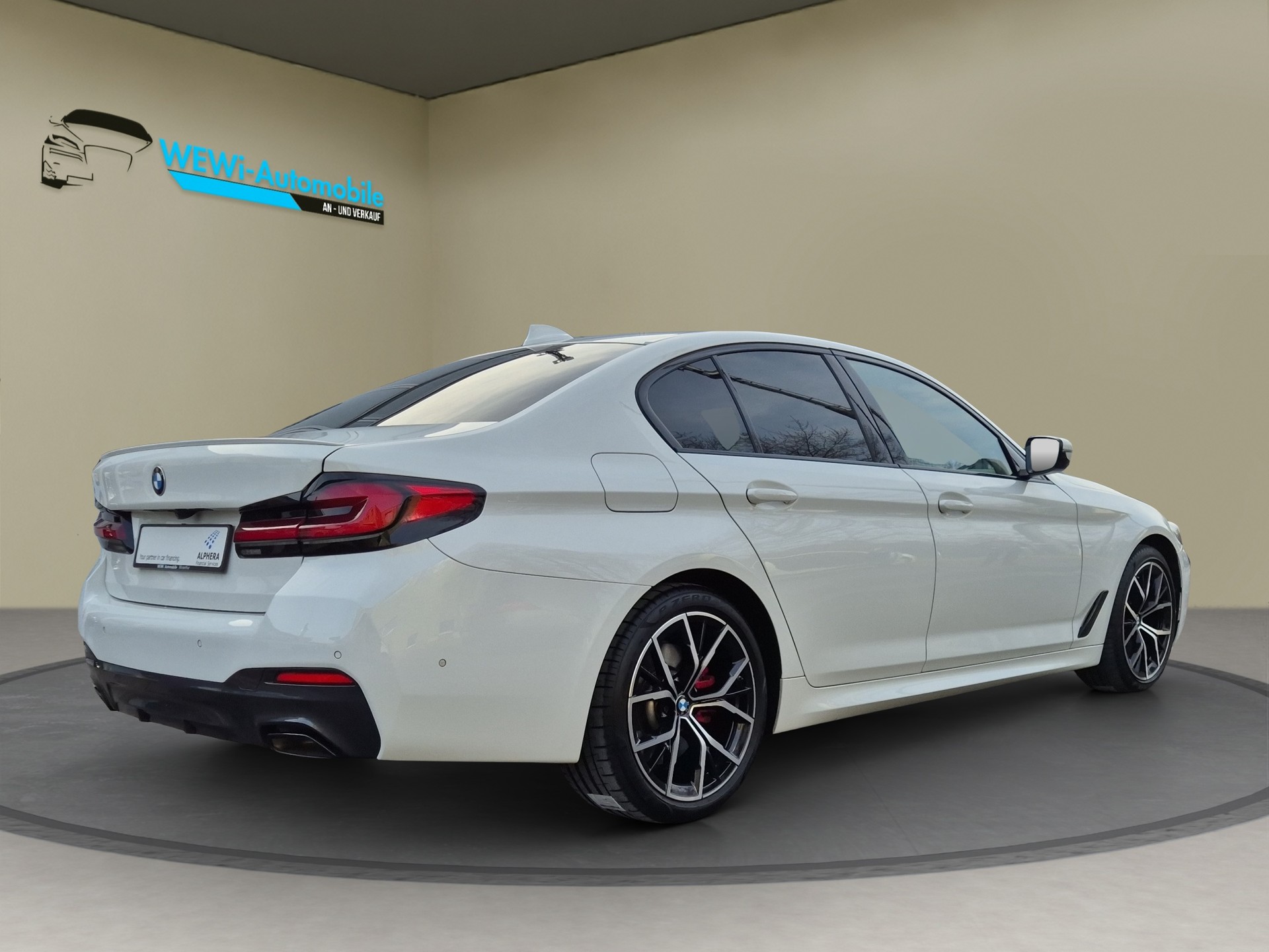 BMW 545e xDrive Pure M Sport Steptronic-image-6