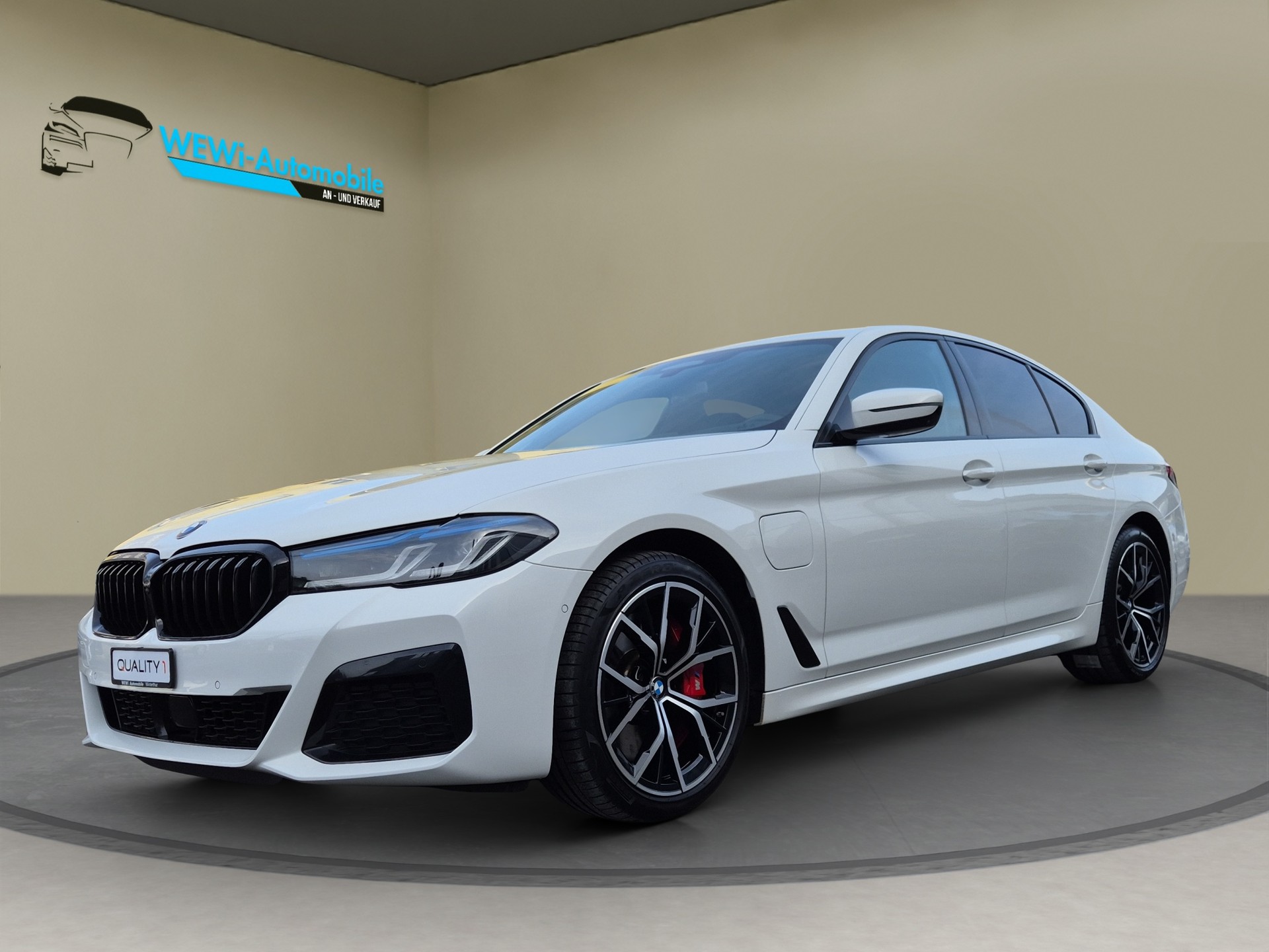BMW 545e xDrive Pure M Sport Steptronic-showroom-element-2
