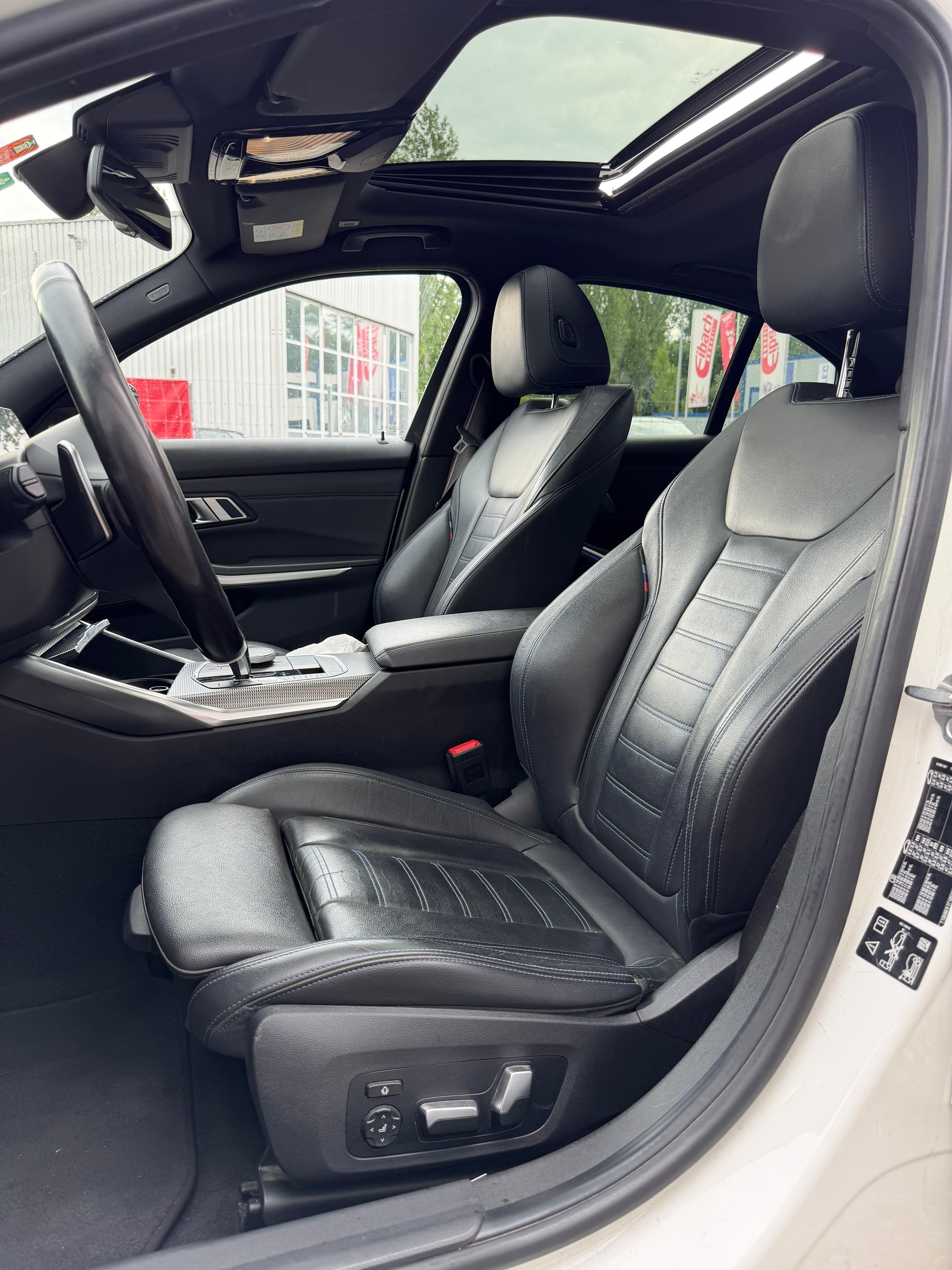 BMW 320d xDrive M Sport Steptronic-image-5