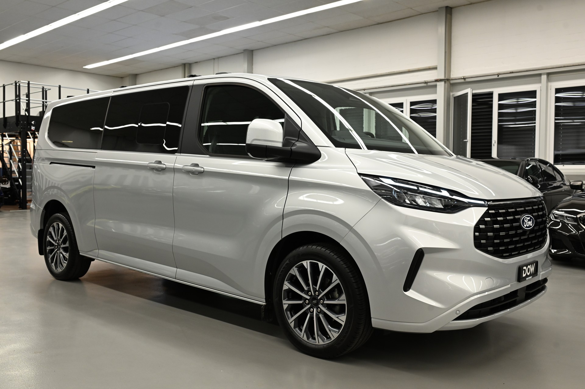 FORD Tourneo Custom 320 L2 2.0 EcoBlue 170 Titanium X 4x4-showroom-element-1