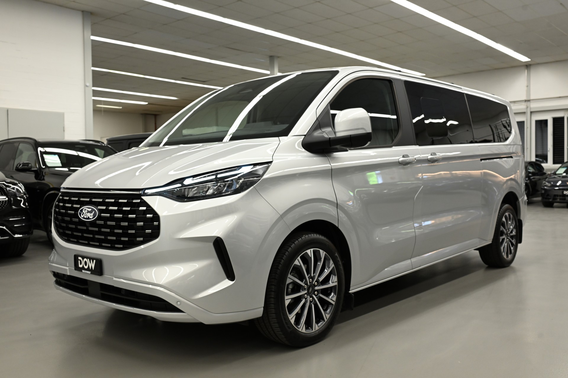 FORD Tourneo Custom 320 L2 2.0 EcoBlue 170 Titanium X 4x4-showroom-element-2