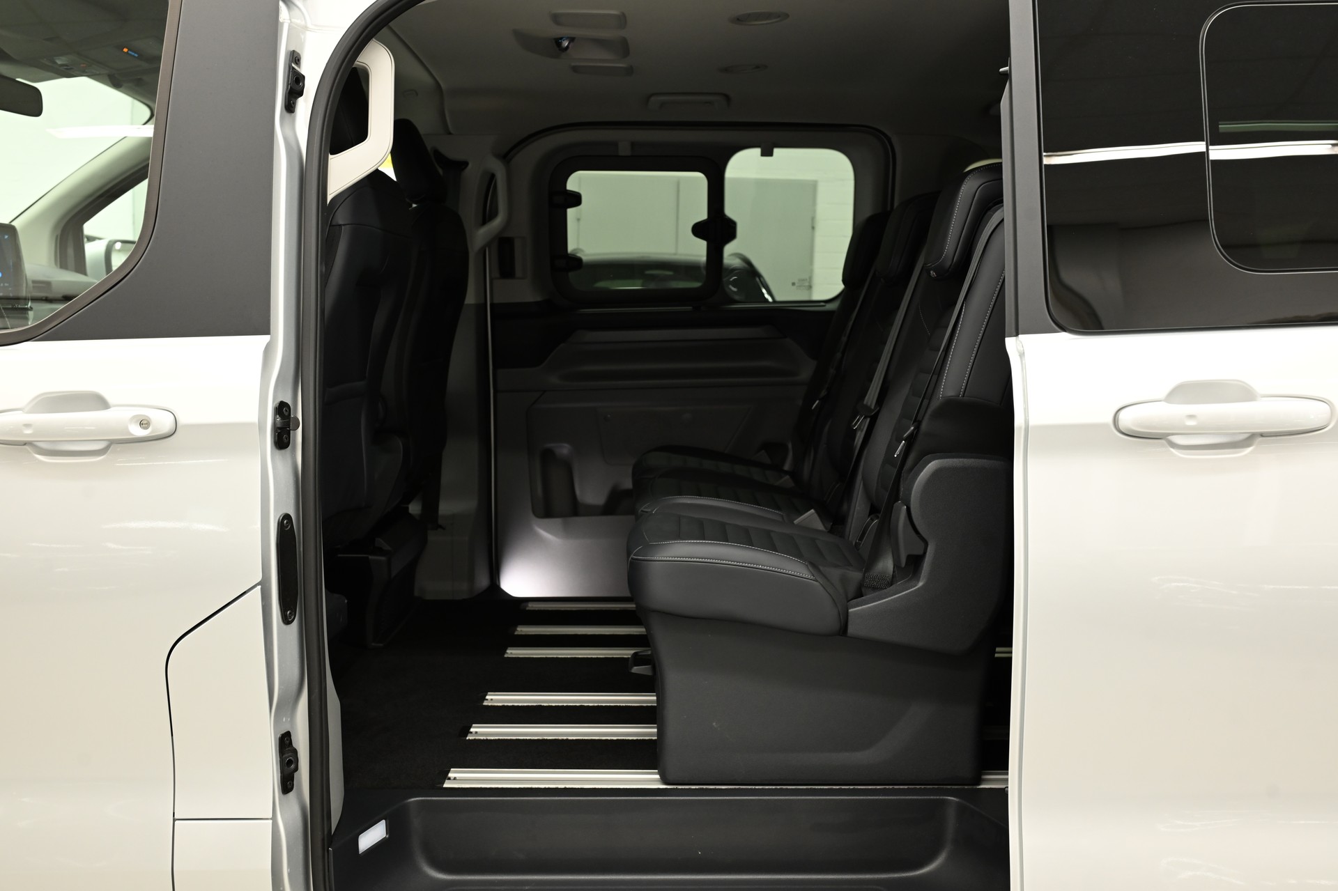 FORD Tourneo Custom 320 L2 2.0 EcoBlue 170 Titanium X 4x4-image-19