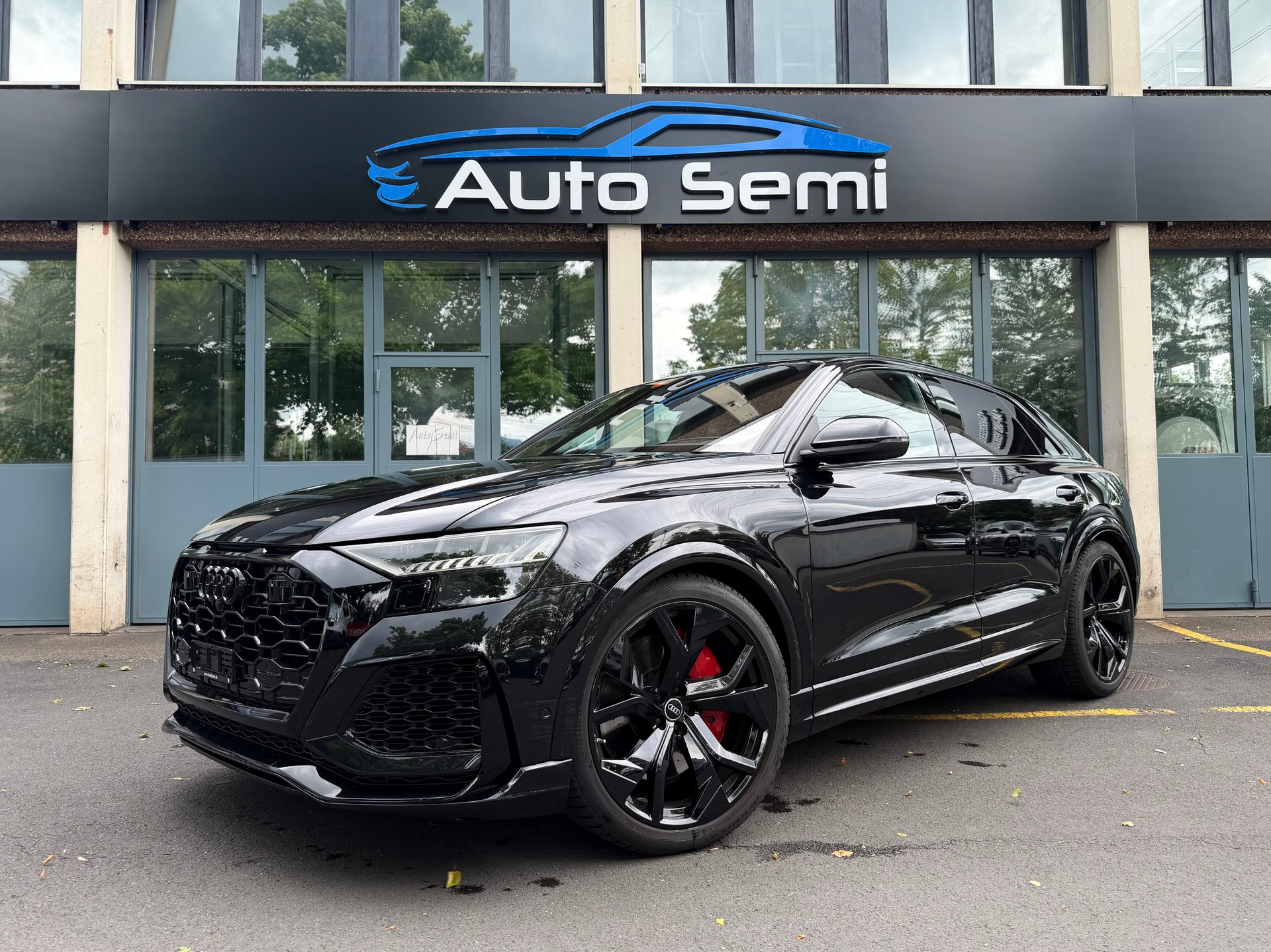 AUDI RSQ8 quattro tiptronic-showroom-element-2
