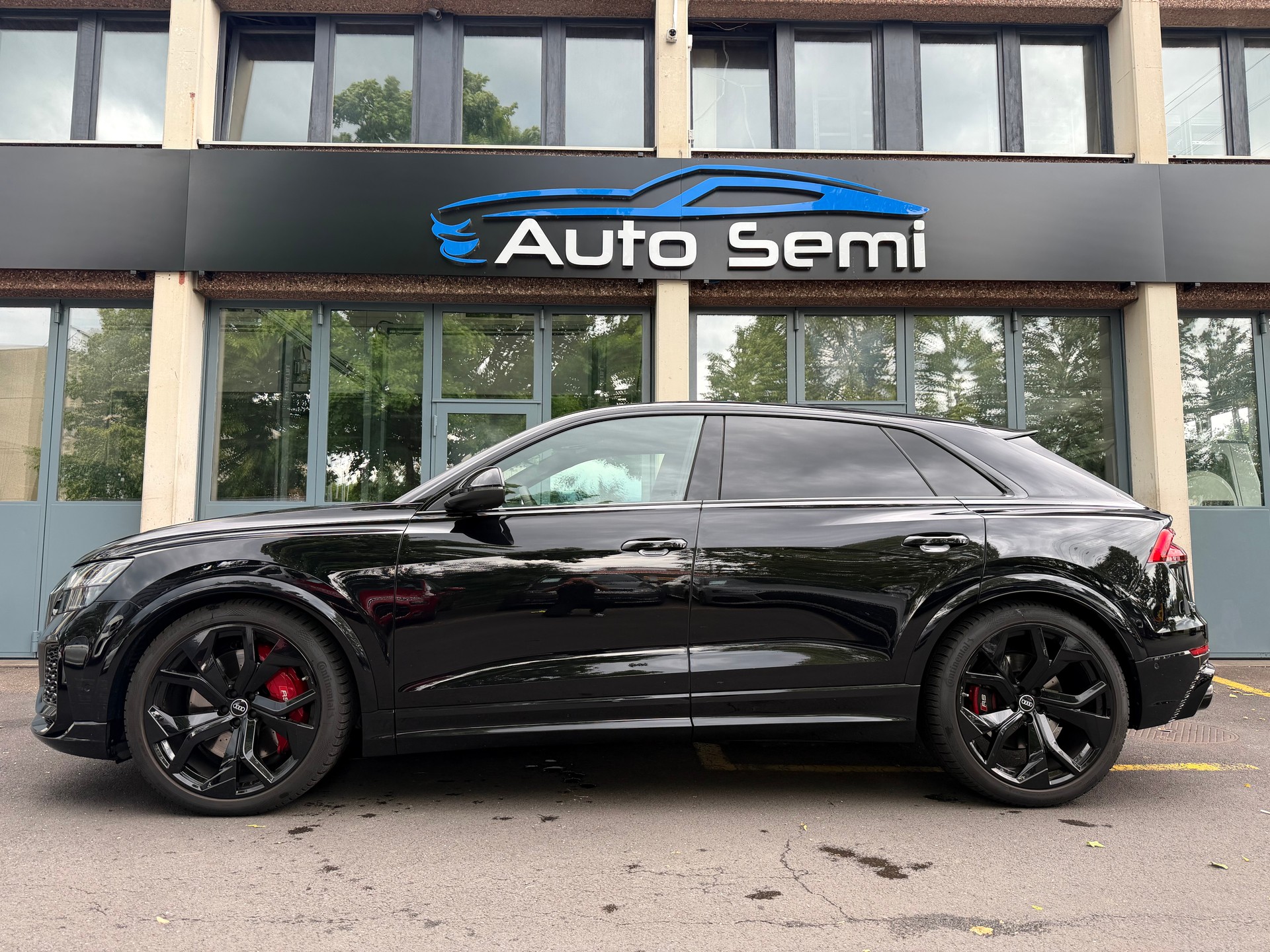 AUDI RSQ8 quattro tiptronic-showroom-element-3