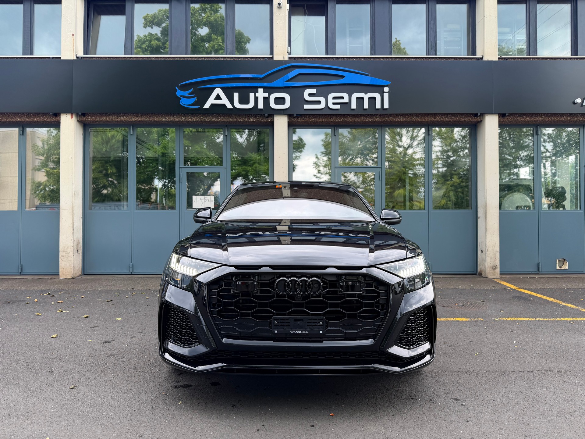 AUDI RSQ8 quattro tiptronic-showroom-element-1