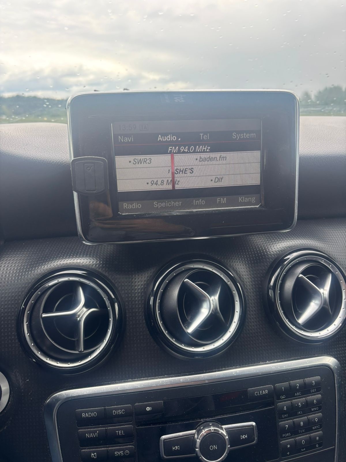 MERCEDES-BENZ A 180-image-6