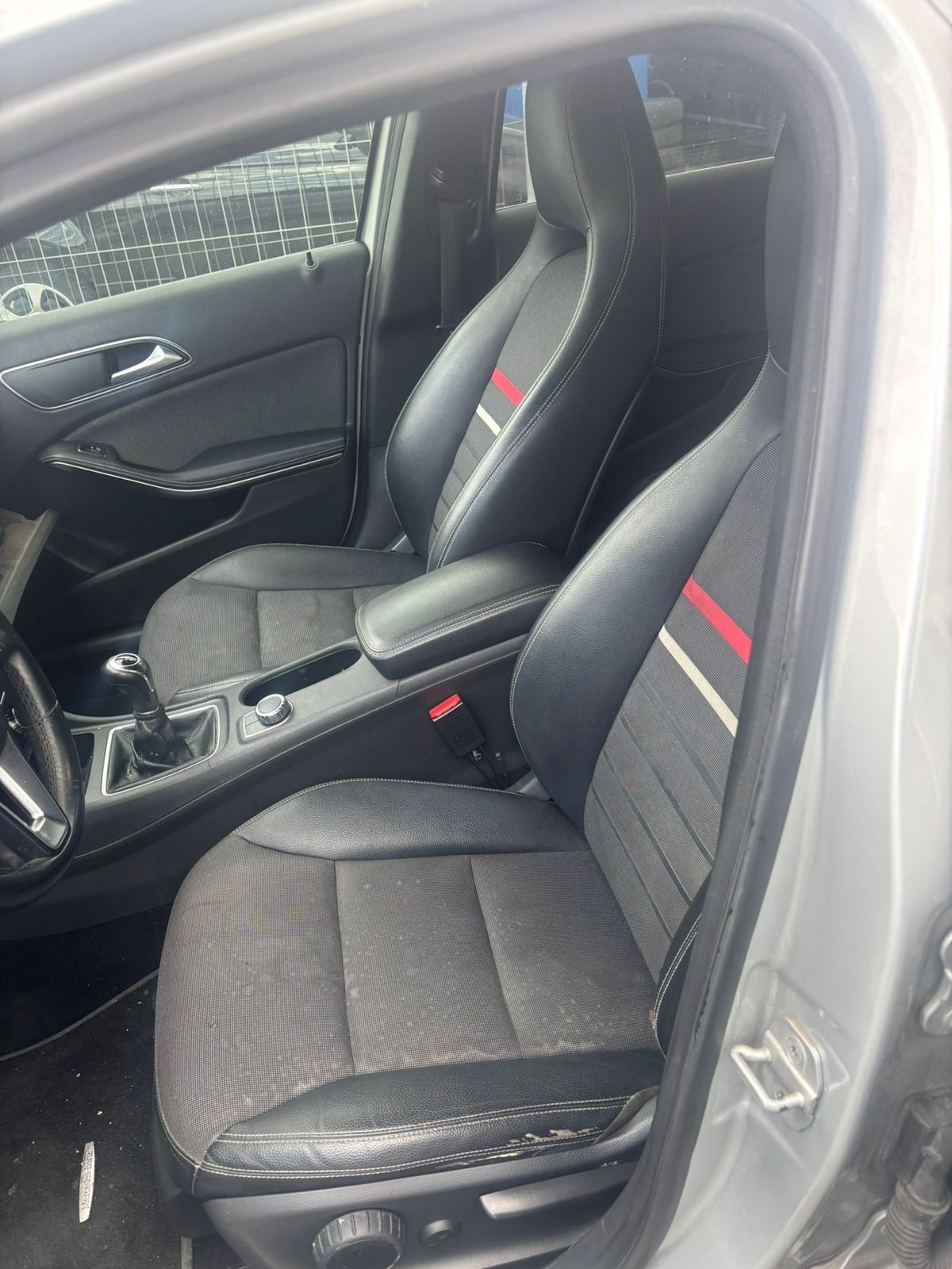 MERCEDES-BENZ A 180-image-9