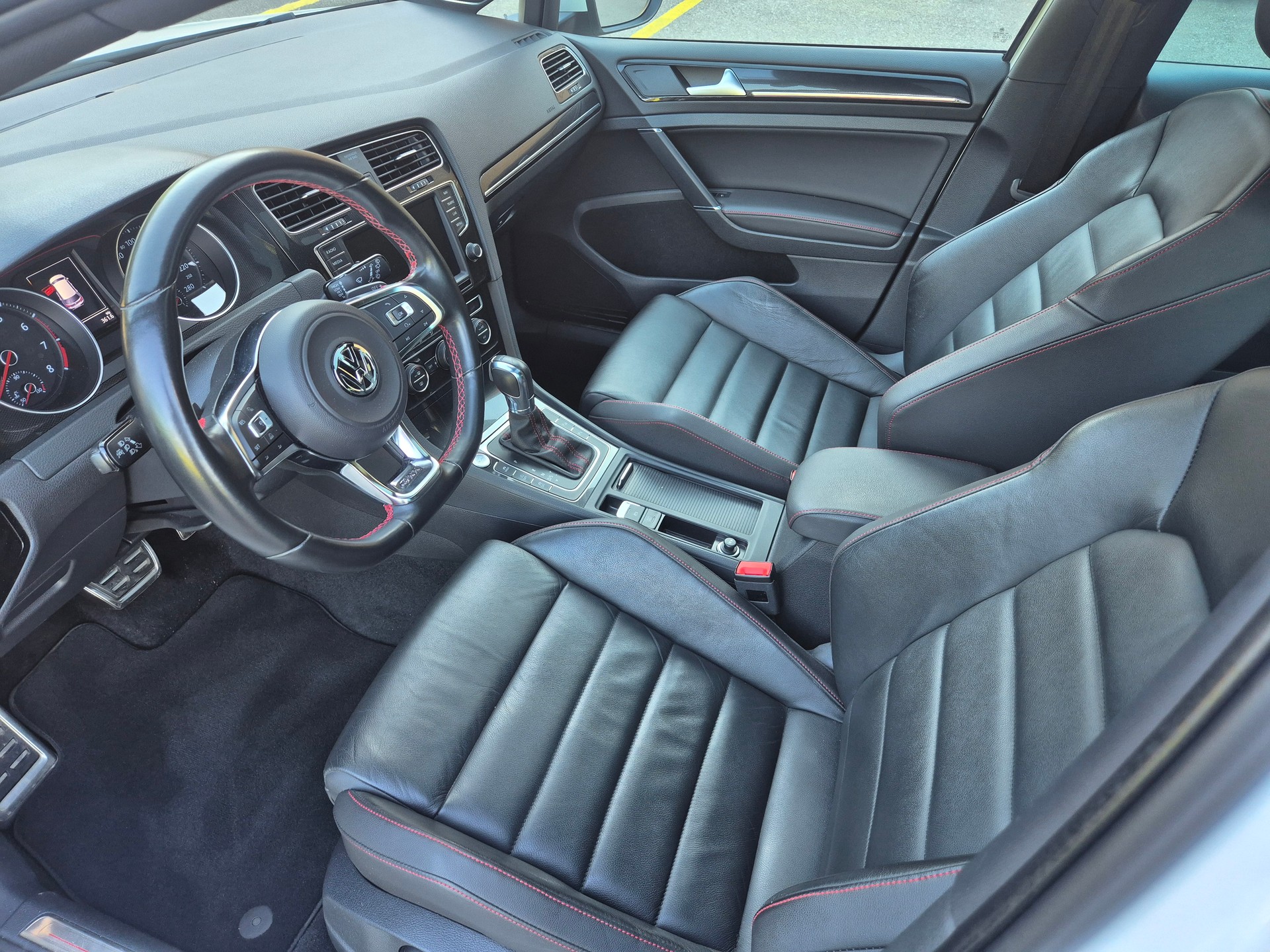 VW Golf 2.0 TSI GTI Performance DSG-image-7