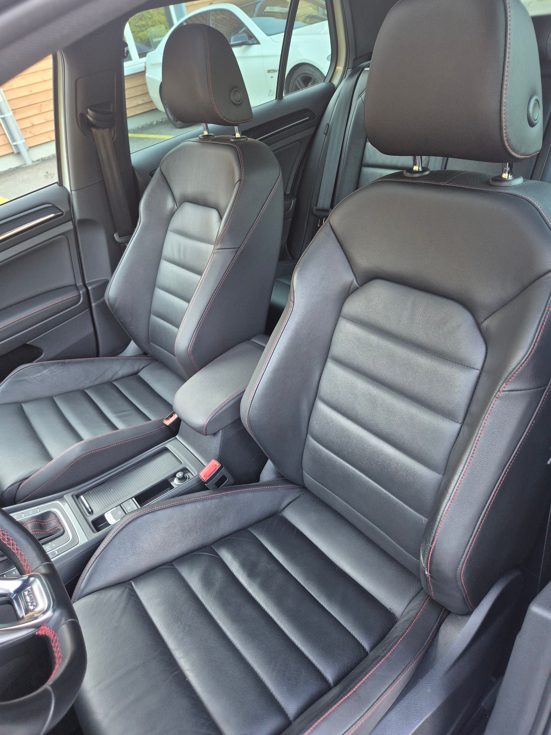VW Golf 2.0 TSI GTI Performance DSG-image-9