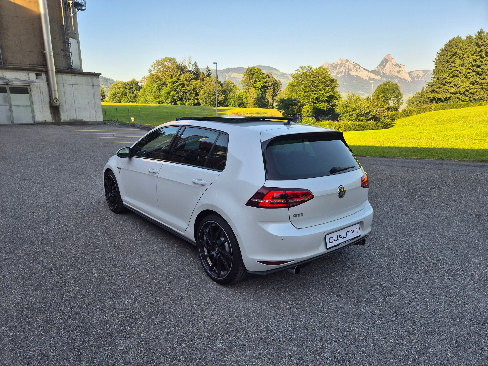 VW Golf 2.0 TSI GTI Performance DSG-image-3